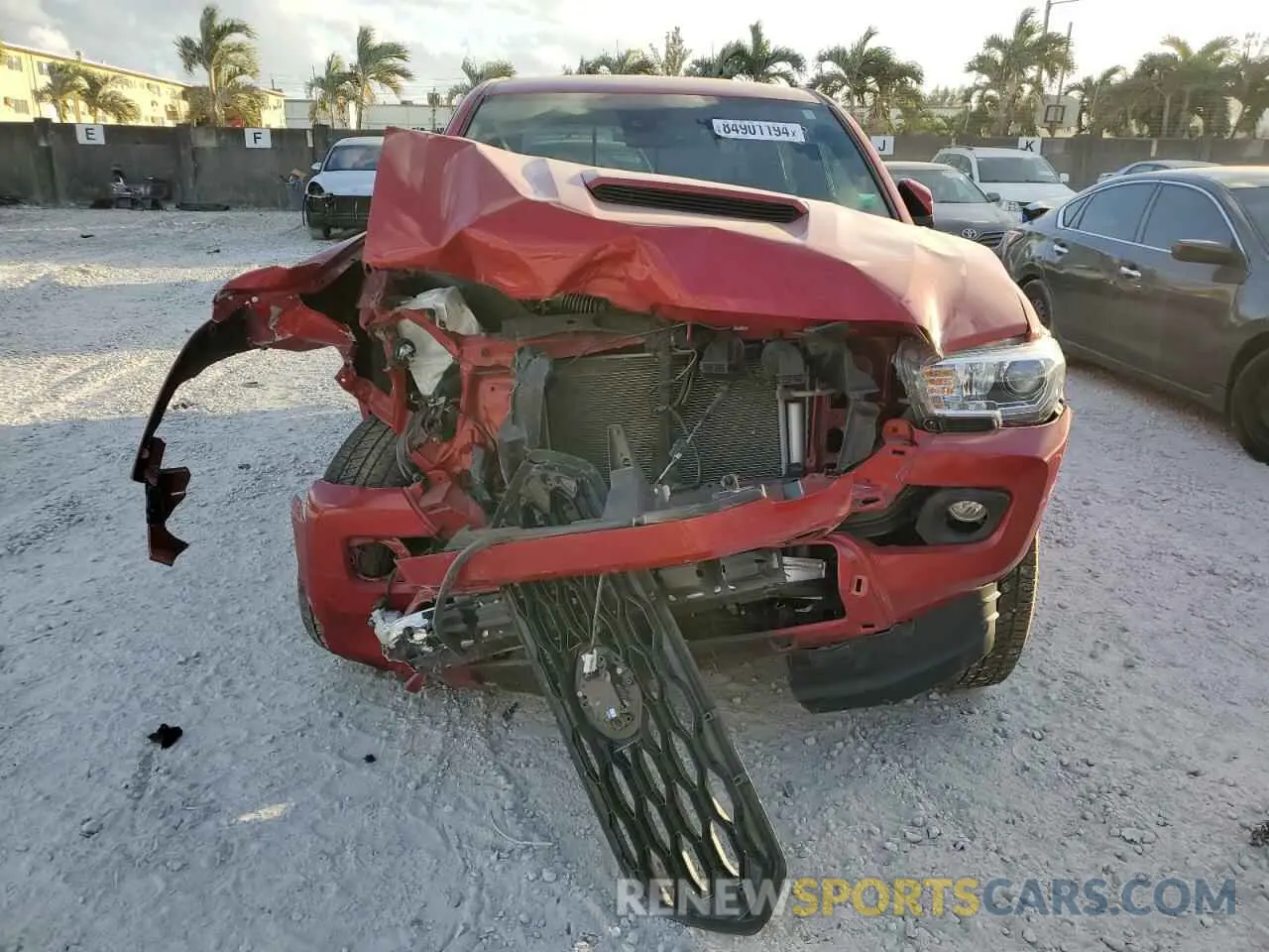 5 fotografías del automóvil dañado 3TMAZ5CN1PM208071 TOYOTA TACOMA 2023