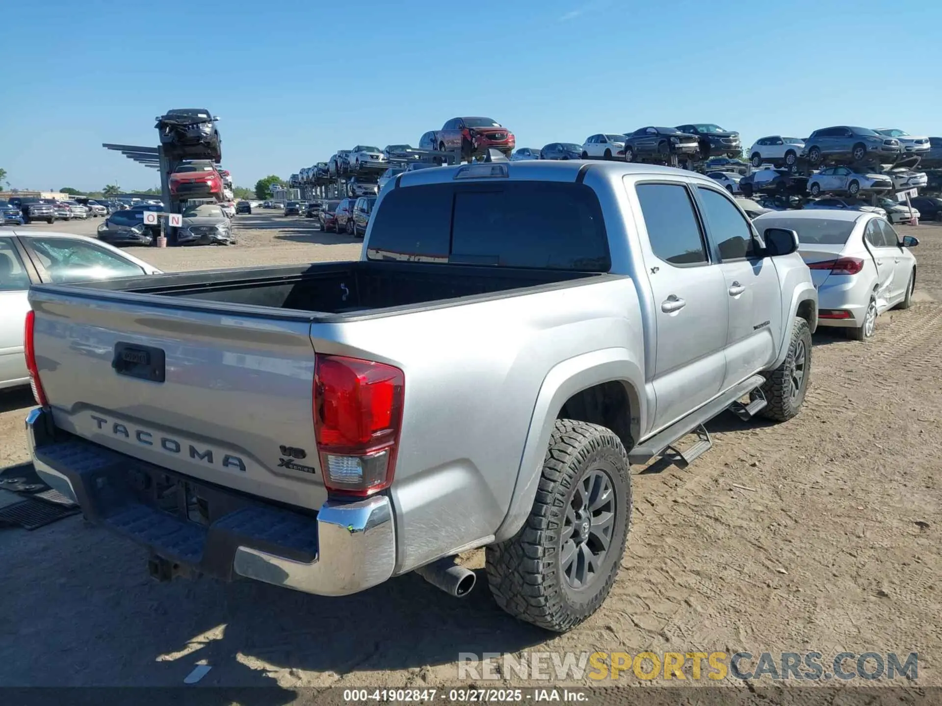 4 fotografías del automóvil dañado 3TMAZ5CN1PM211066 TOYOTA TACOMA 2023