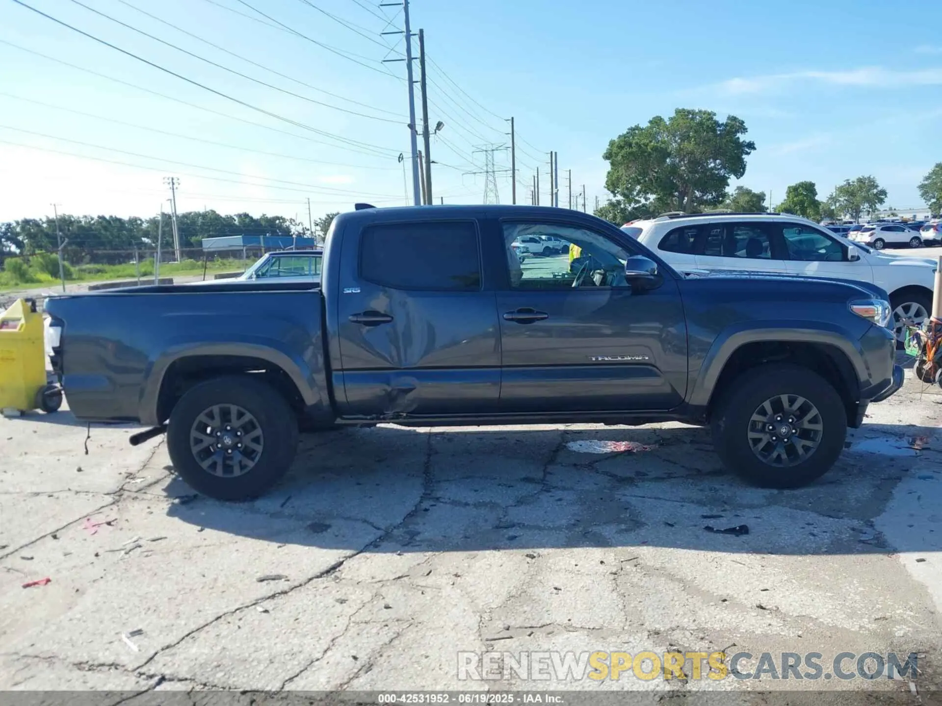 13 fotografías del automóvil dañado 3TMAZ5CN1PM213299 TOYOTA TACOMA 2023