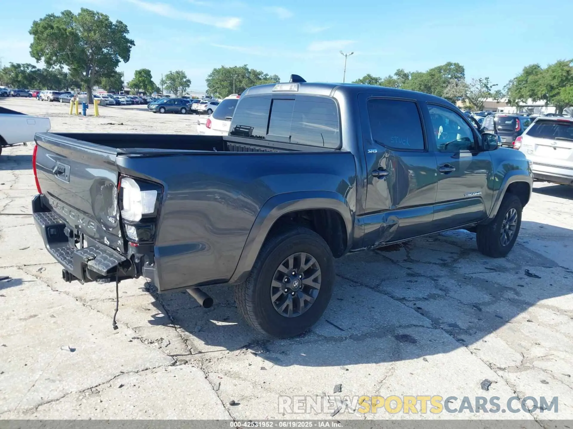 4 fotografías del automóvil dañado 3TMAZ5CN1PM213299 TOYOTA TACOMA 2023