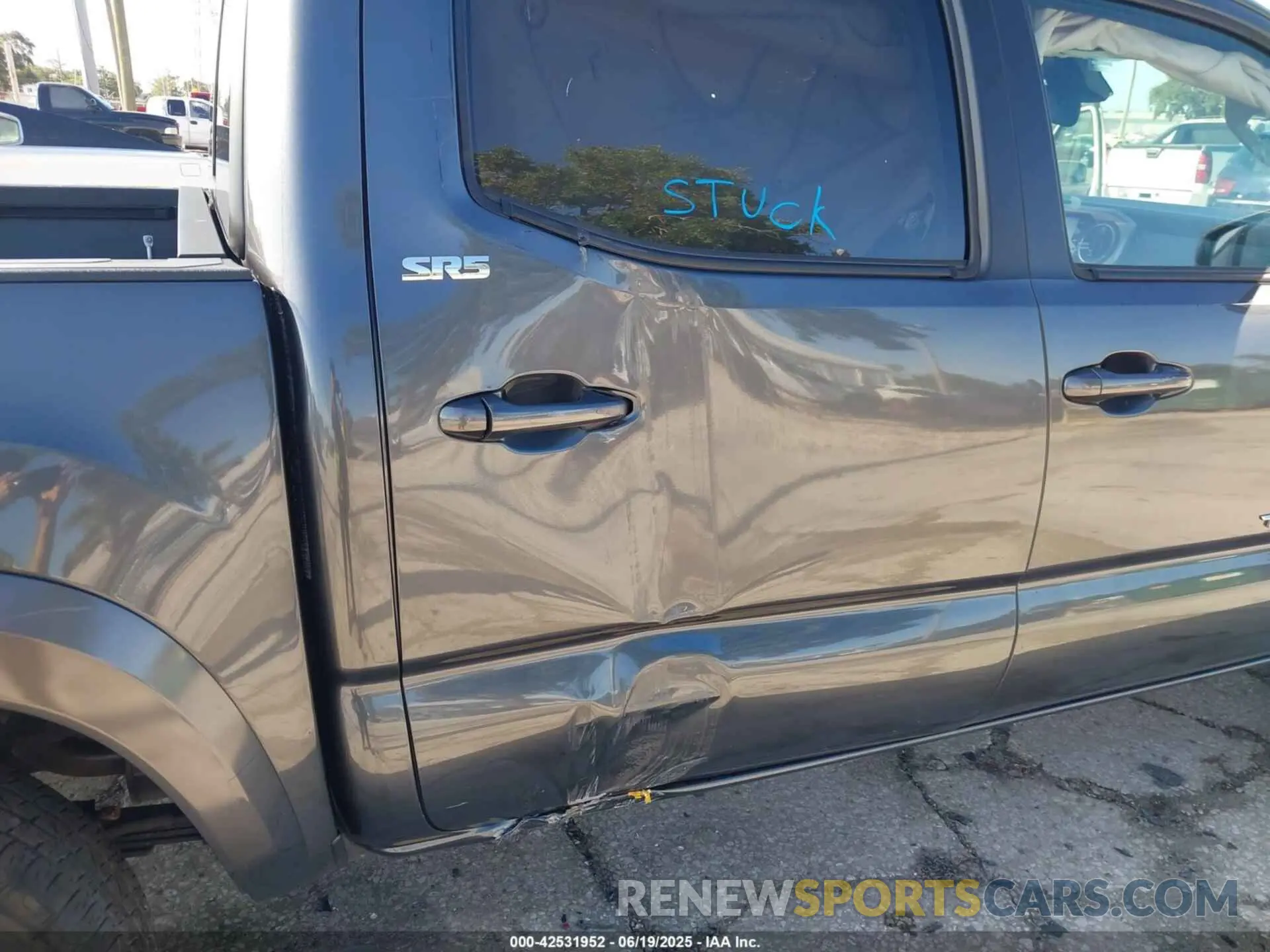 6 fotografías del automóvil dañado 3TMAZ5CN1PM213299 TOYOTA TACOMA 2023