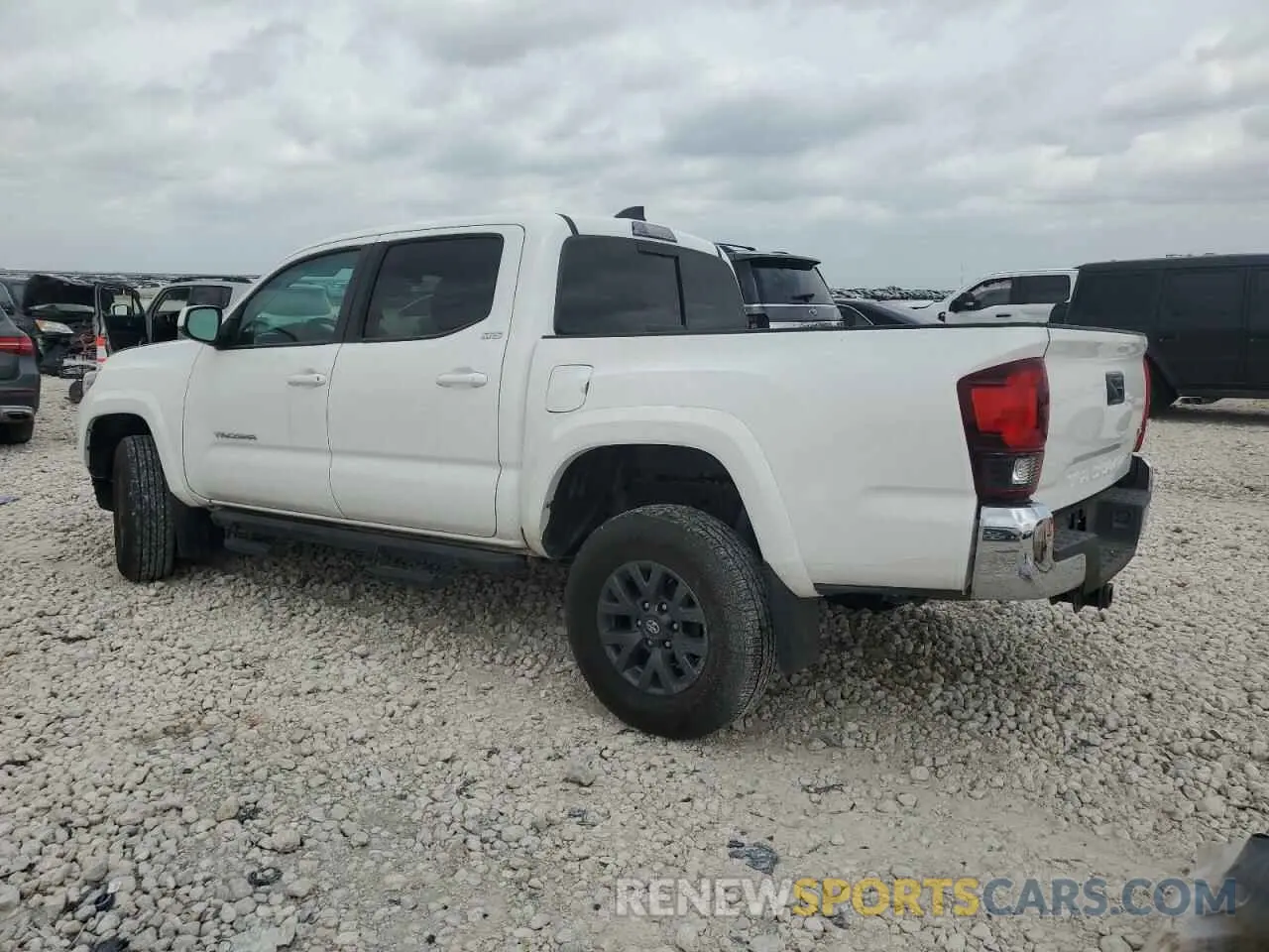 2 fotografías del automóvil dañado 3TMAZ5CN2PM209813 TOYOTA TACOMA 2023
