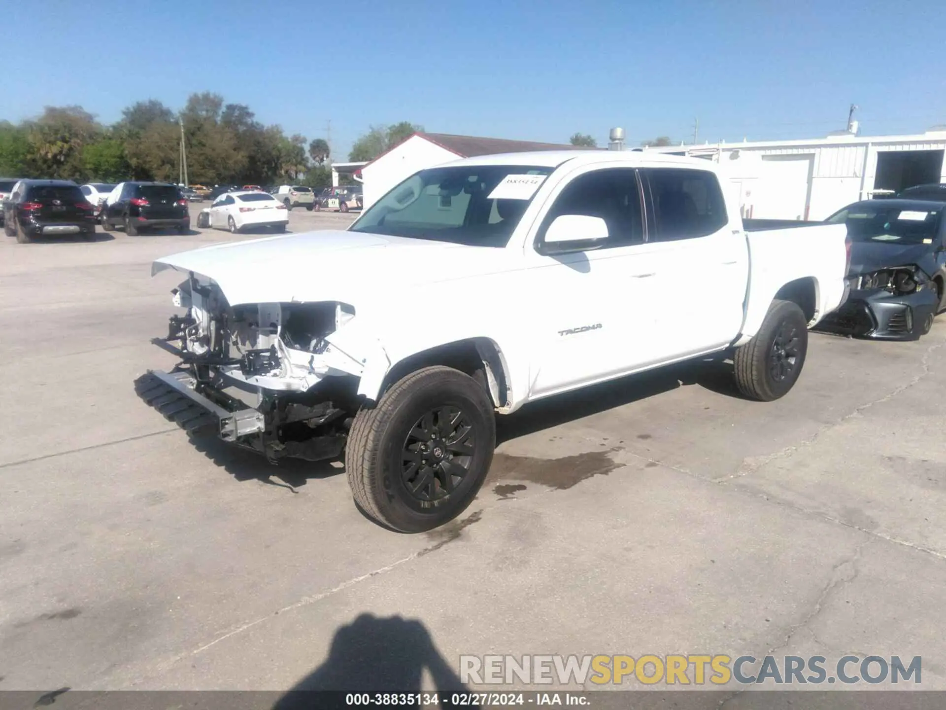 2 fotografías del automóvil dañado 3TMAZ5CN2PM210766 TOYOTA TACOMA 2023