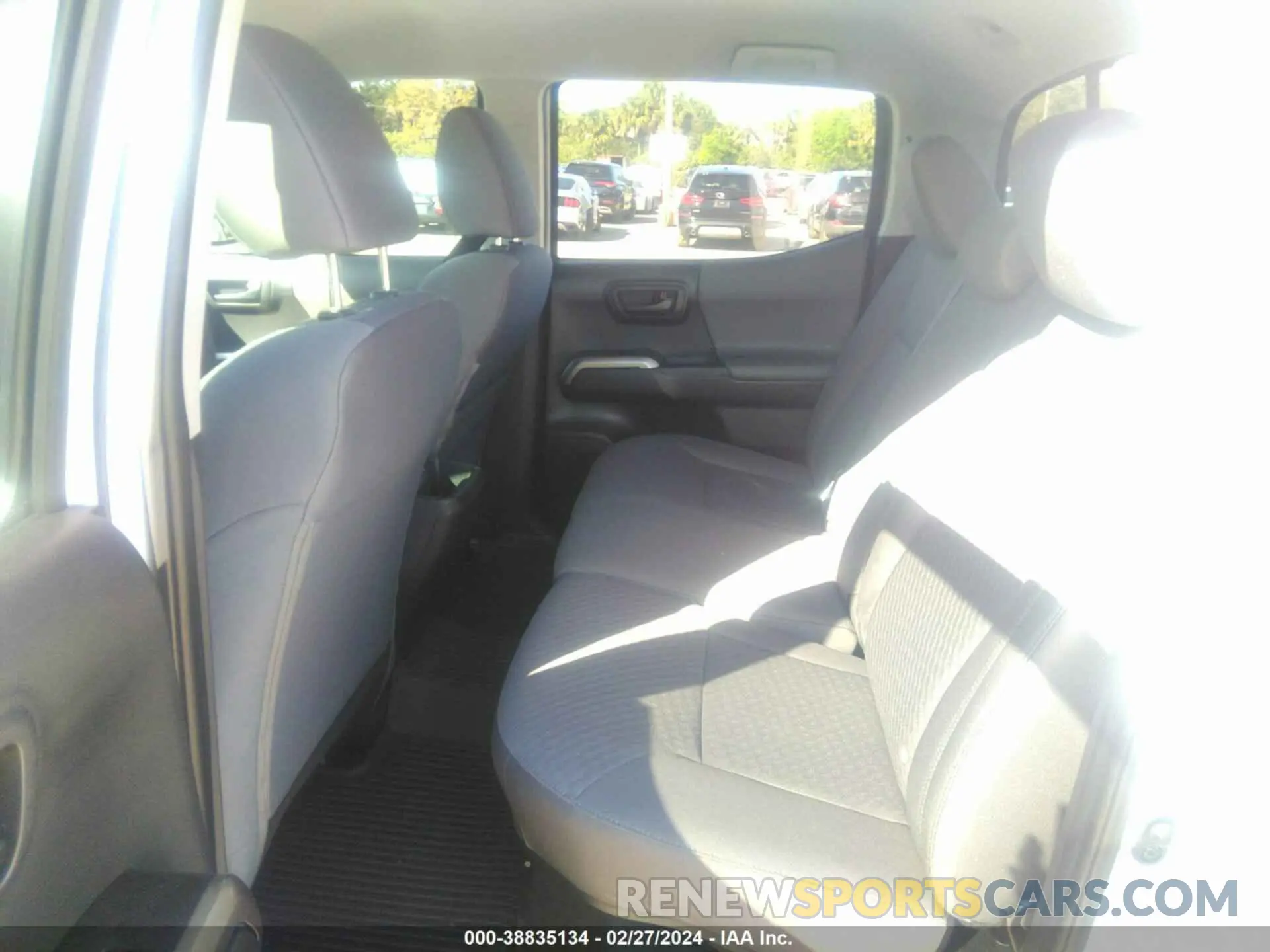 8 fotografías del automóvil dañado 3TMAZ5CN2PM210766 TOYOTA TACOMA 2023