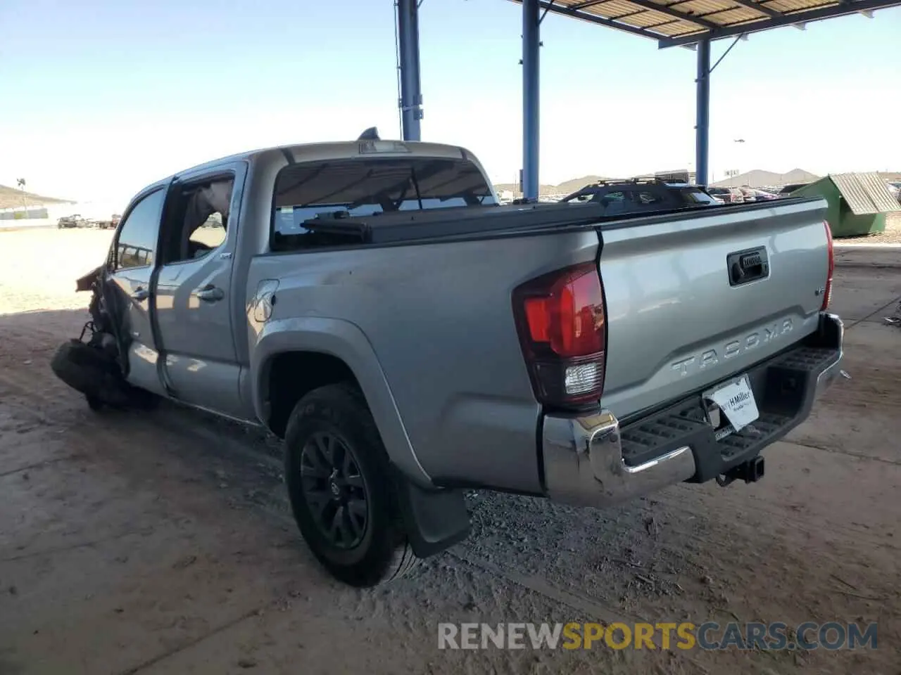 2 fotografías del automóvil dañado 3TMAZ5CN3PM207987 TOYOTA TACOMA 2023