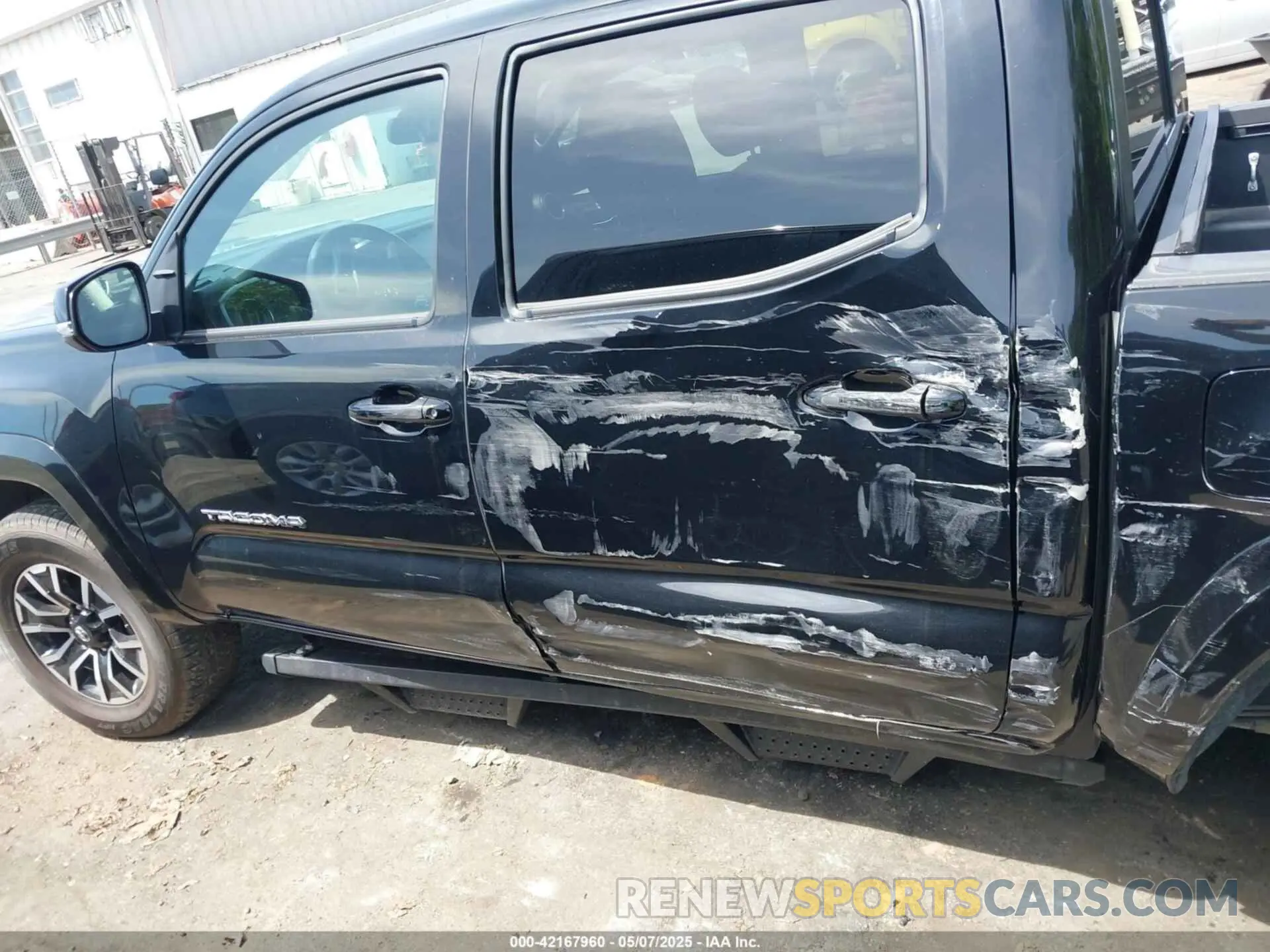14 fotografías del automóvil dañado 3TMAZ5CN6PM197987 TOYOTA TACOMA 2023