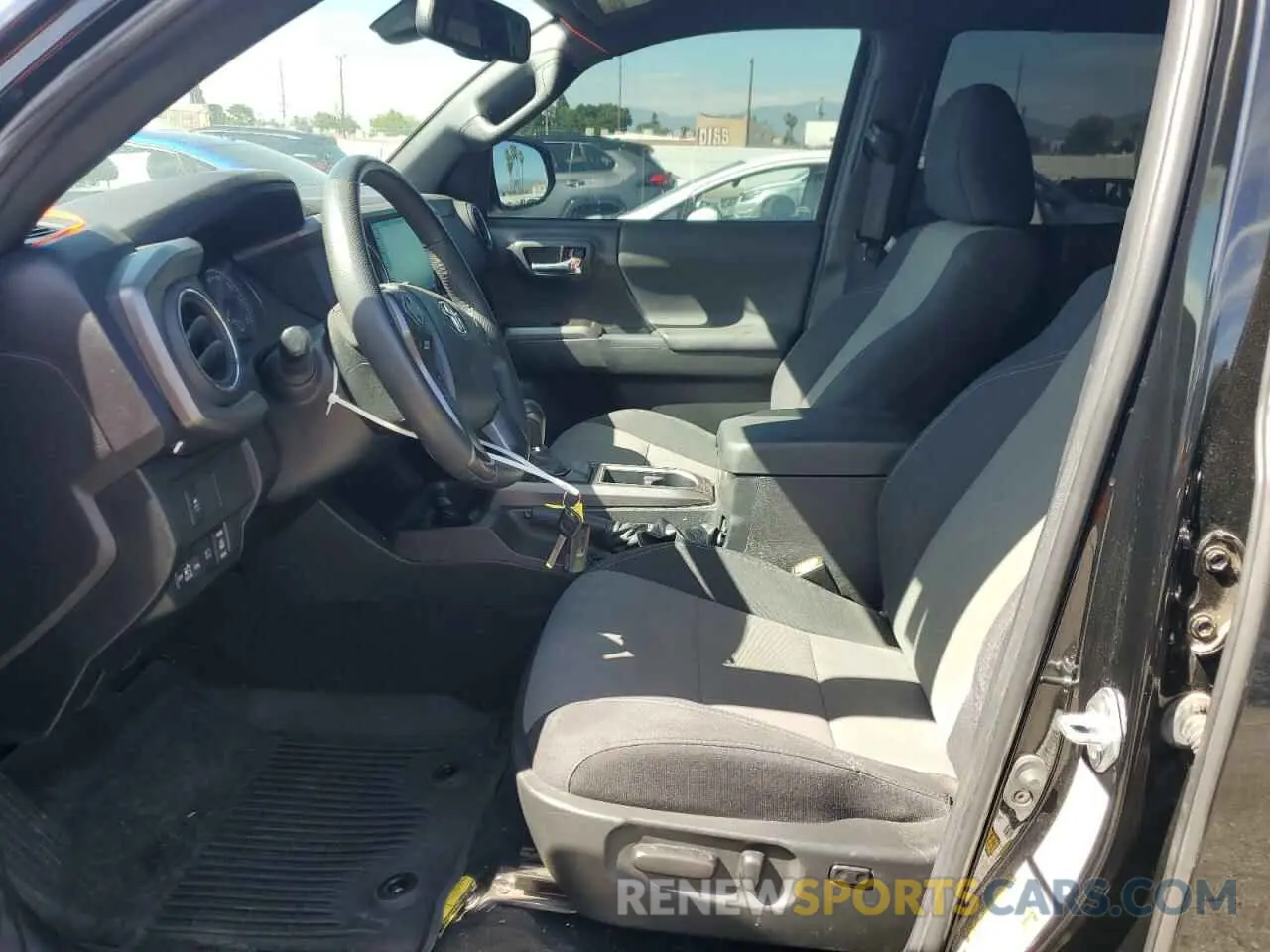 7 fotografías del automóvil dañado 3TMAZ5CN6PM203688 TOYOTA TACOMA 2023