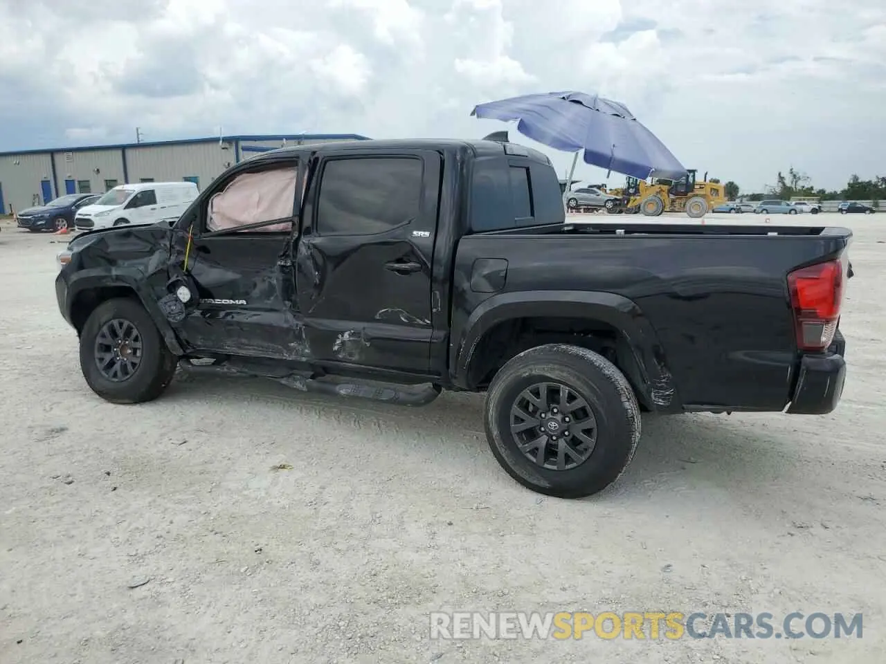 2 fotografías del automóvil dañado 3TMAZ5CN7PM213971 TOYOTA TACOMA 2023