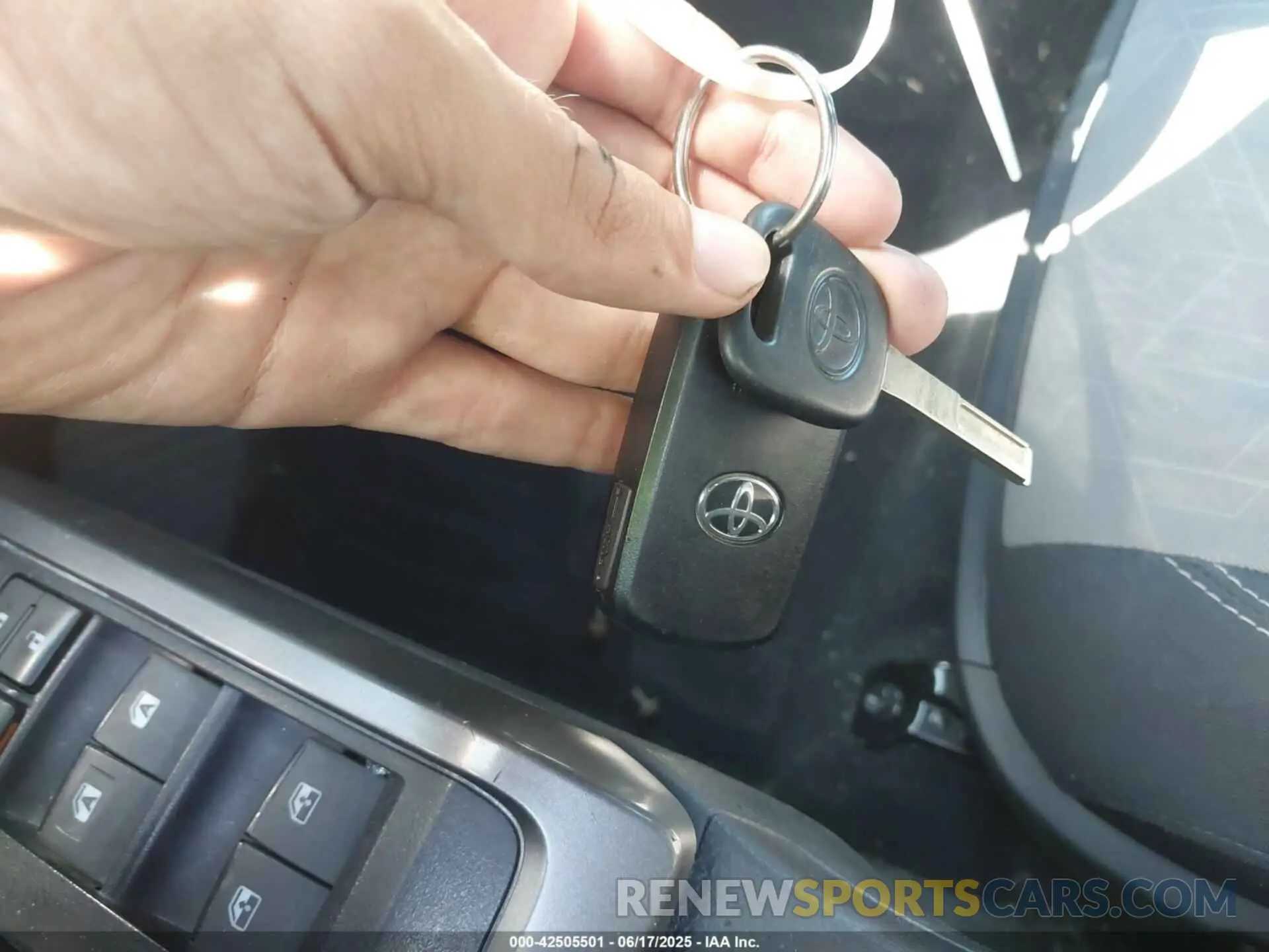 11 fotografías del automóvil dañado 3TMAZ5CN7PM216238 TOYOTA TACOMA 2023