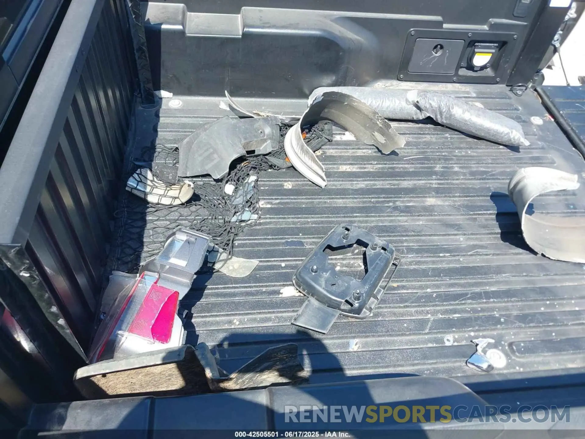 12 fotografías del automóvil dañado 3TMAZ5CN7PM216238 TOYOTA TACOMA 2023
