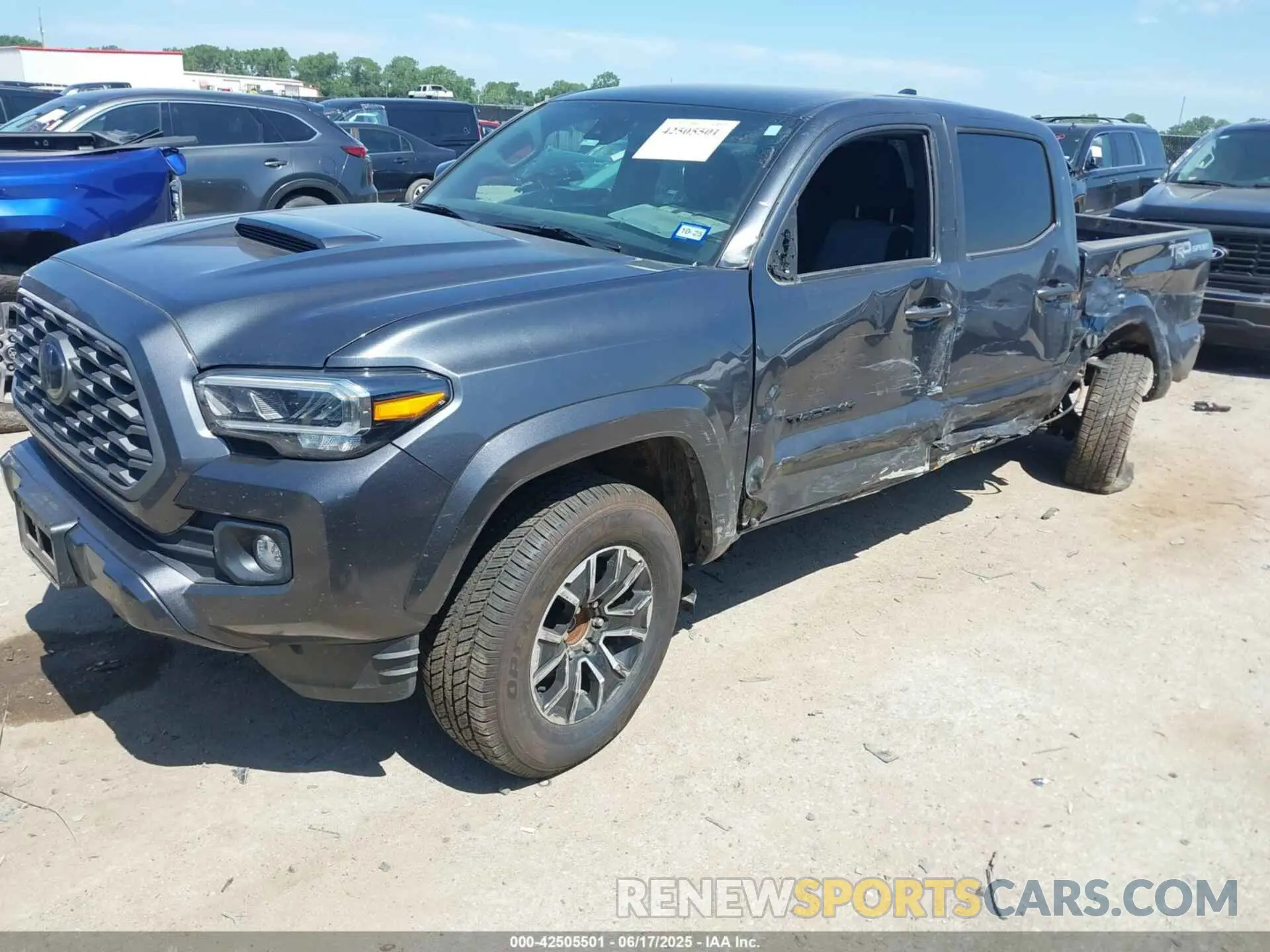 2 fotografías del automóvil dañado 3TMAZ5CN7PM216238 TOYOTA TACOMA 2023