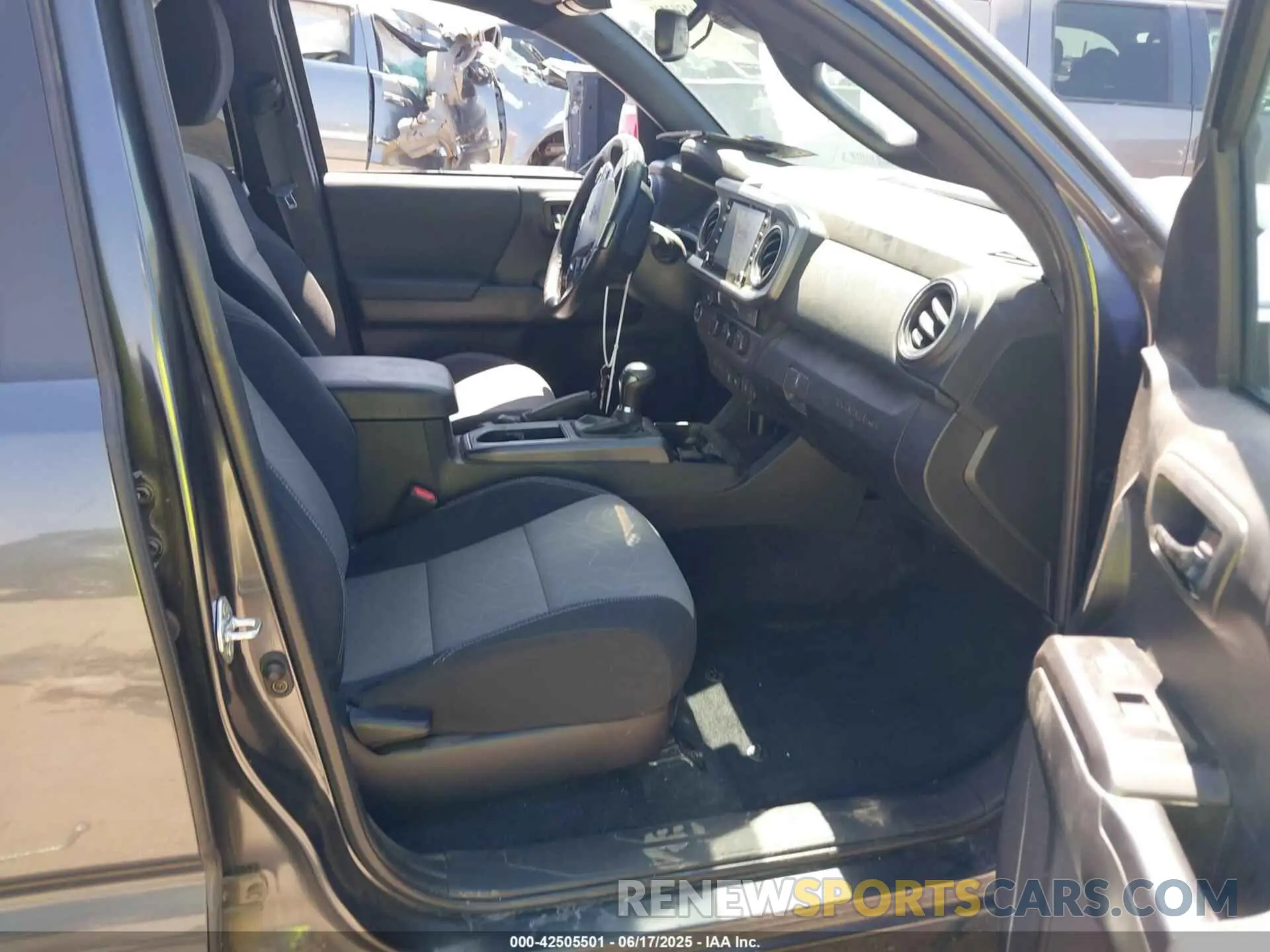 5 fotografías del automóvil dañado 3TMAZ5CN7PM216238 TOYOTA TACOMA 2023