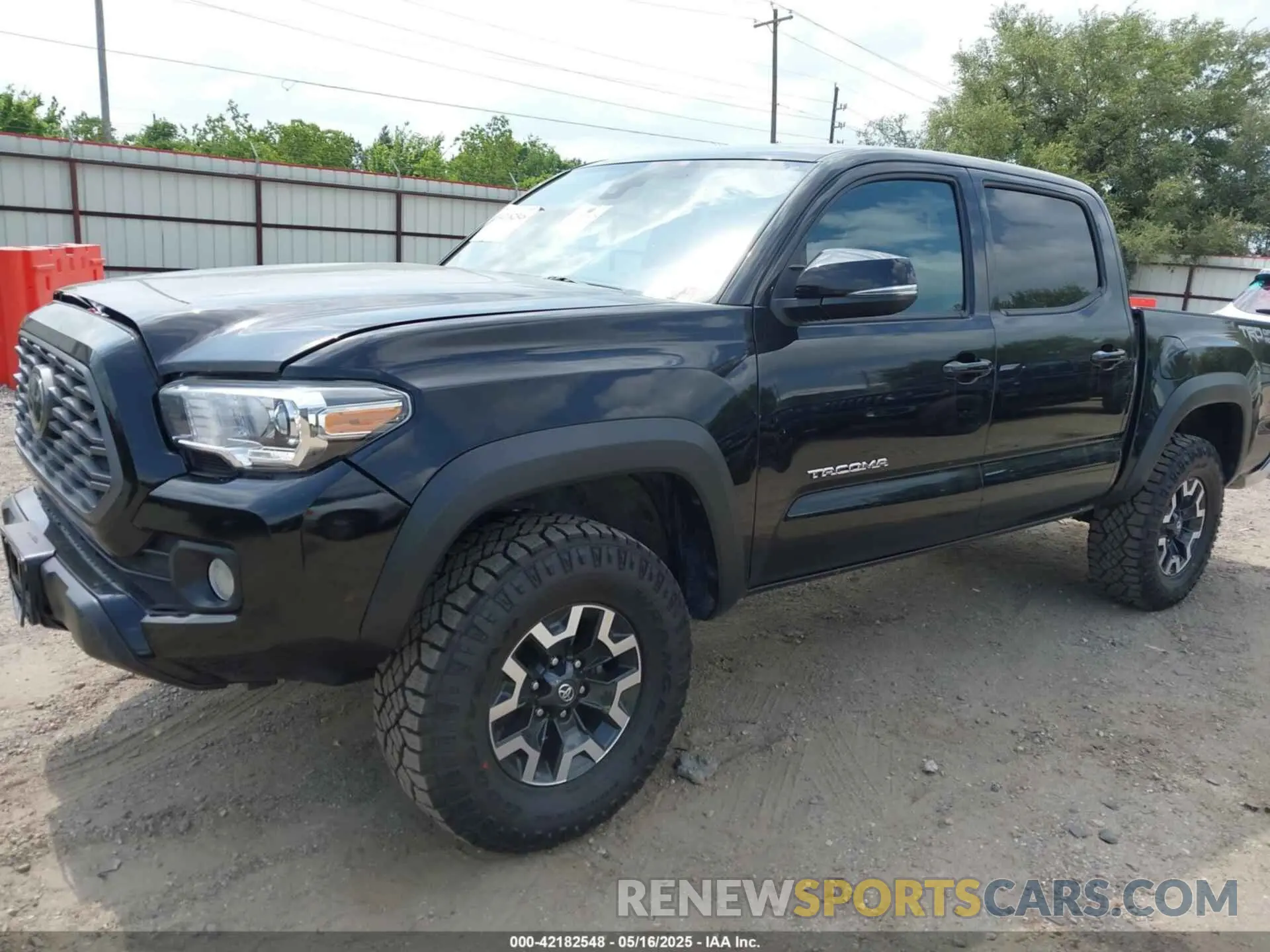 2 fotografías del automóvil dañado 3TMAZ5CN8PM214756 TOYOTA TACOMA 2023