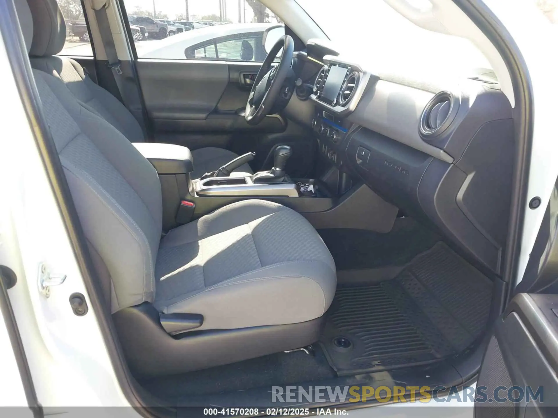 5 fotografías del automóvil dañado 3TMAZ5CN8PM217687 TOYOTA TACOMA 2023