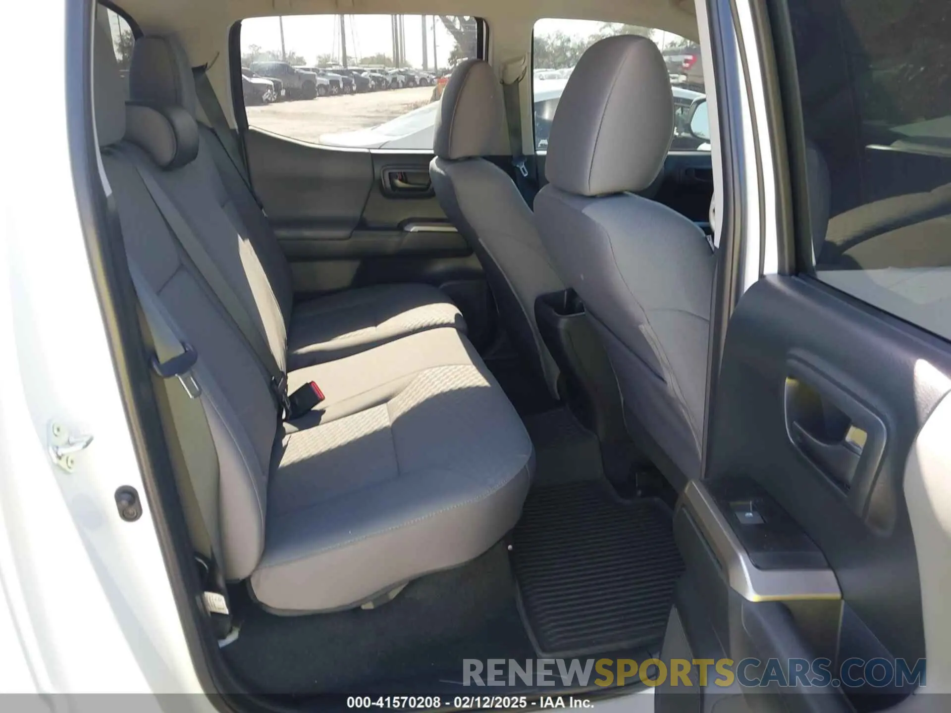 8 fotografías del automóvil dañado 3TMAZ5CN8PM217687 TOYOTA TACOMA 2023