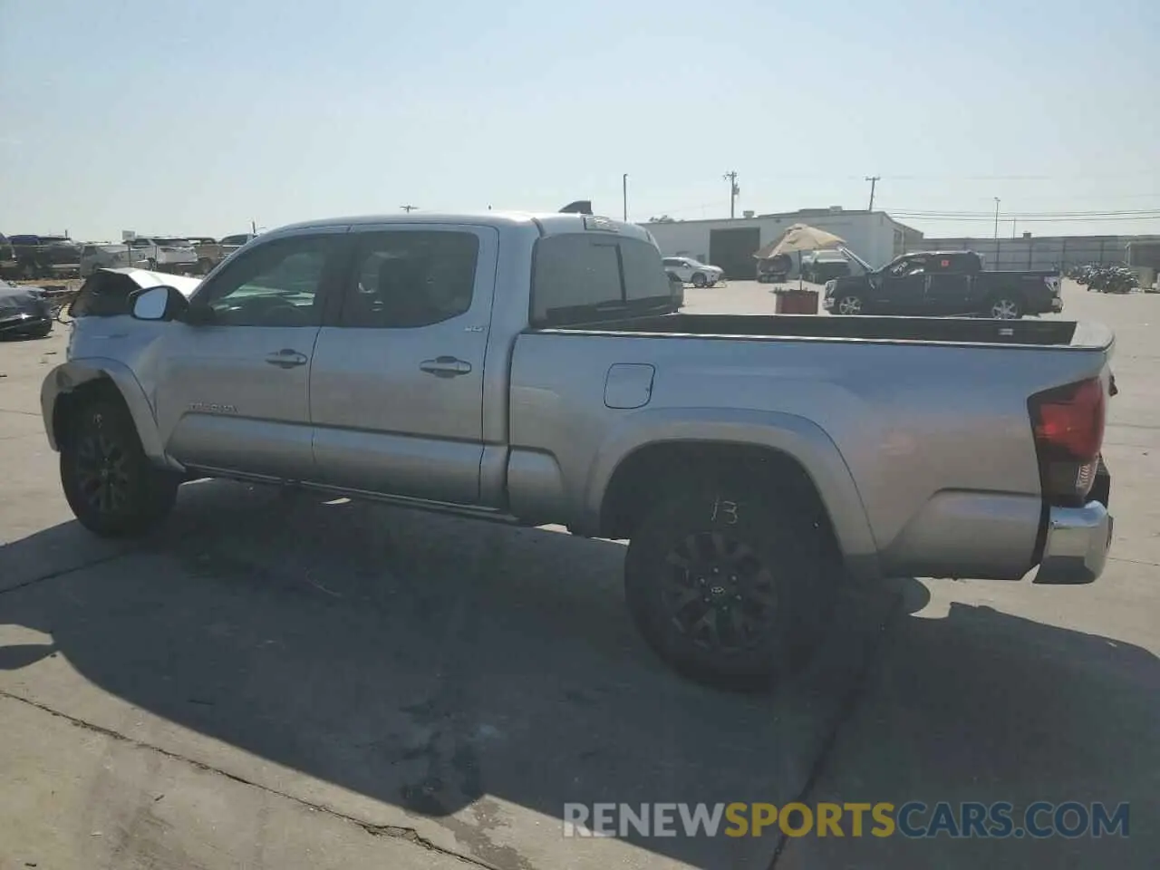 2 fotografías del automóvil dañado 3TMBZ5DN3PM040131 TOYOTA TACOMA 2023