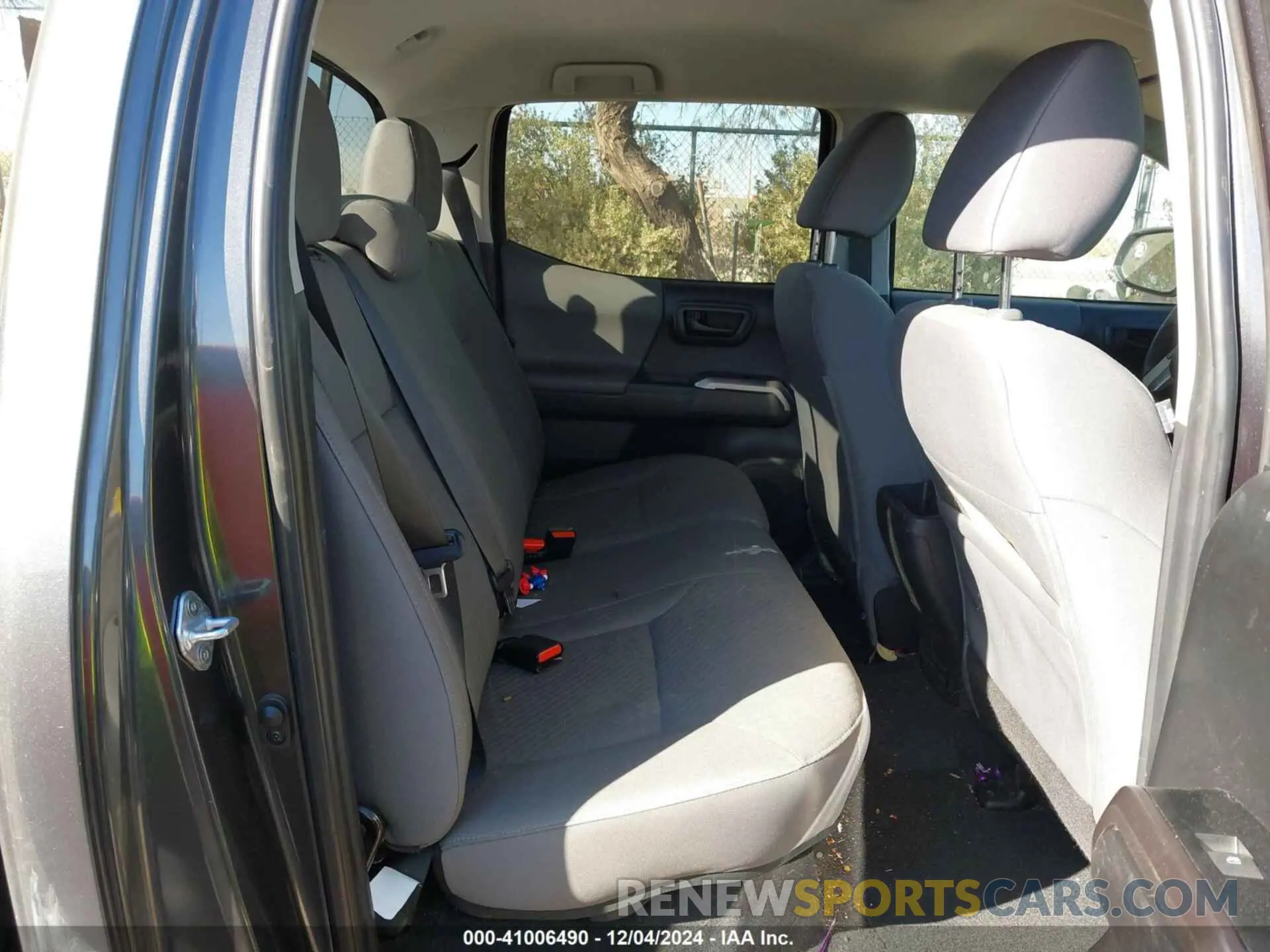 8 fotografías del automóvil dañado 3TMBZ5DN6PM038874 TOYOTA TACOMA 2023