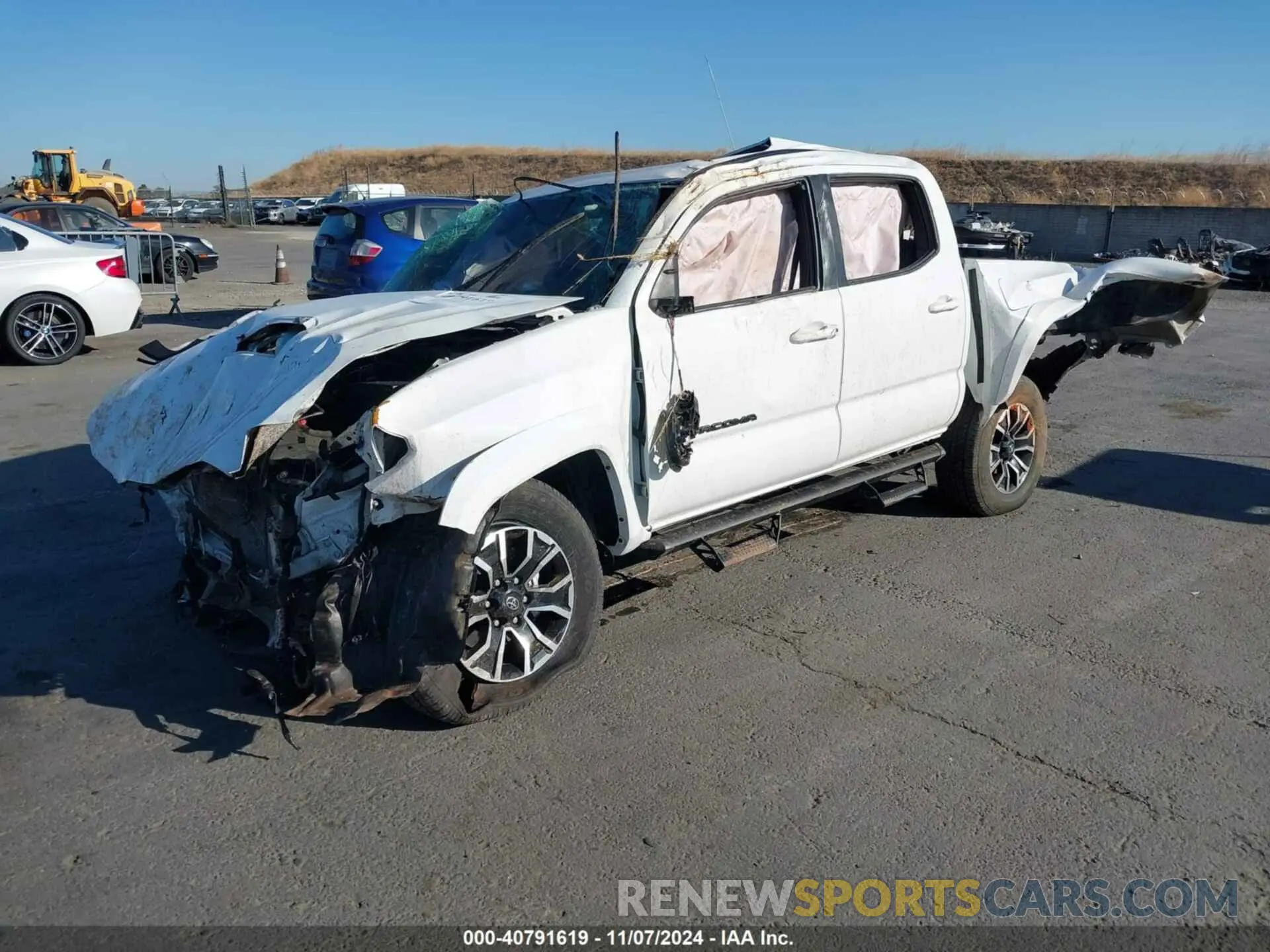 2 fotografías del automóvil dañado 3TMCZ5AN0PM646172 TOYOTA TACOMA 2023