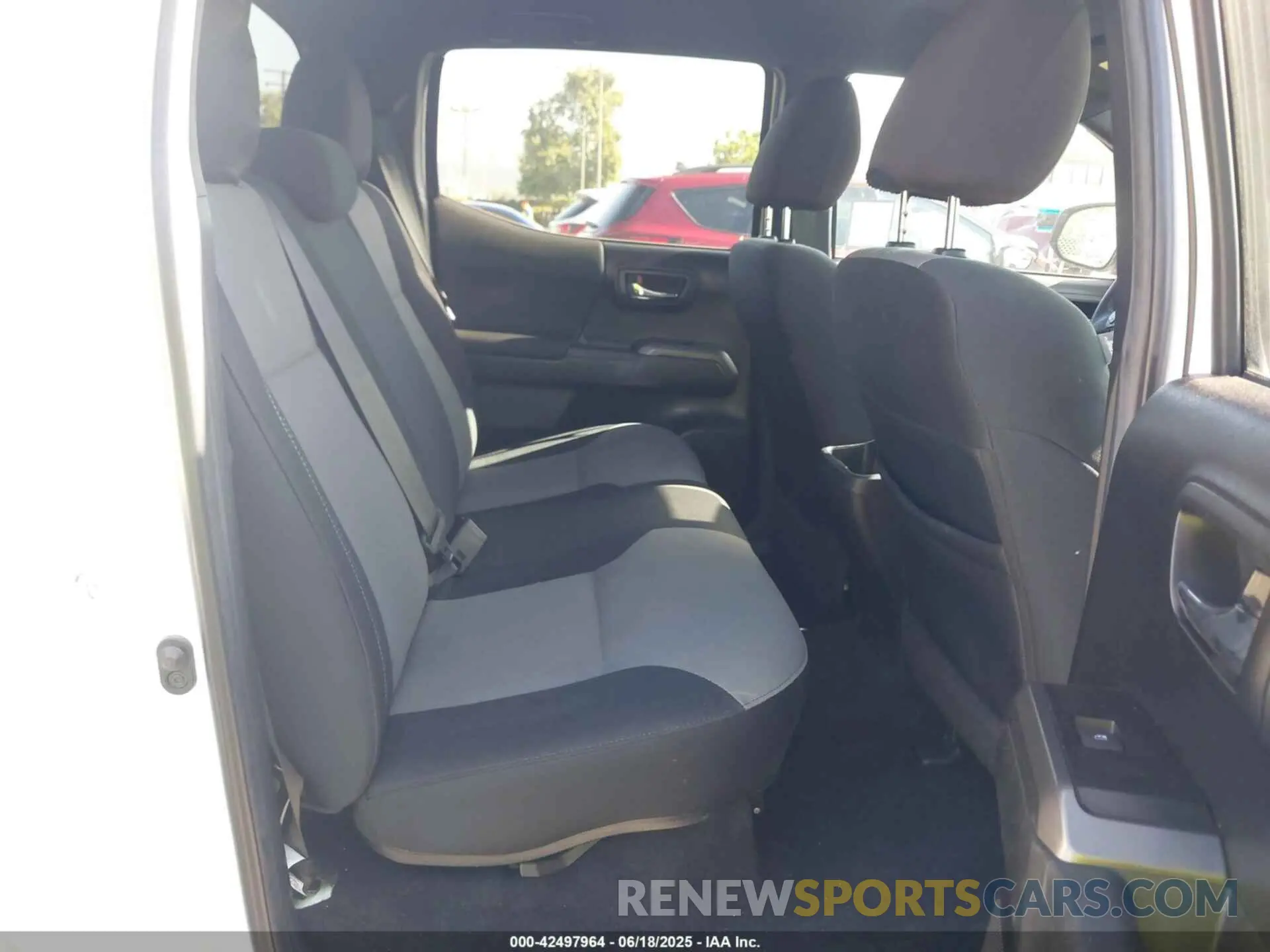 8 fotografías del automóvil dañado 3TMCZ5AN1PM574799 TOYOTA TACOMA 2023