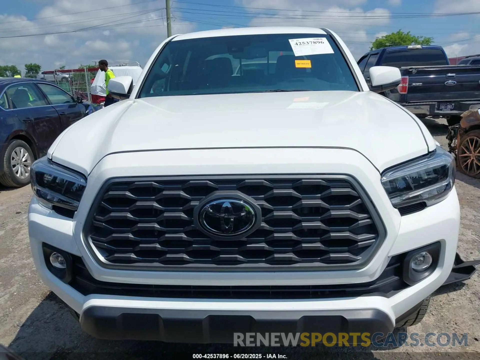 12 fotografías del automóvil dañado 3TMCZ5AN1PM655009 TOYOTA TACOMA 2023