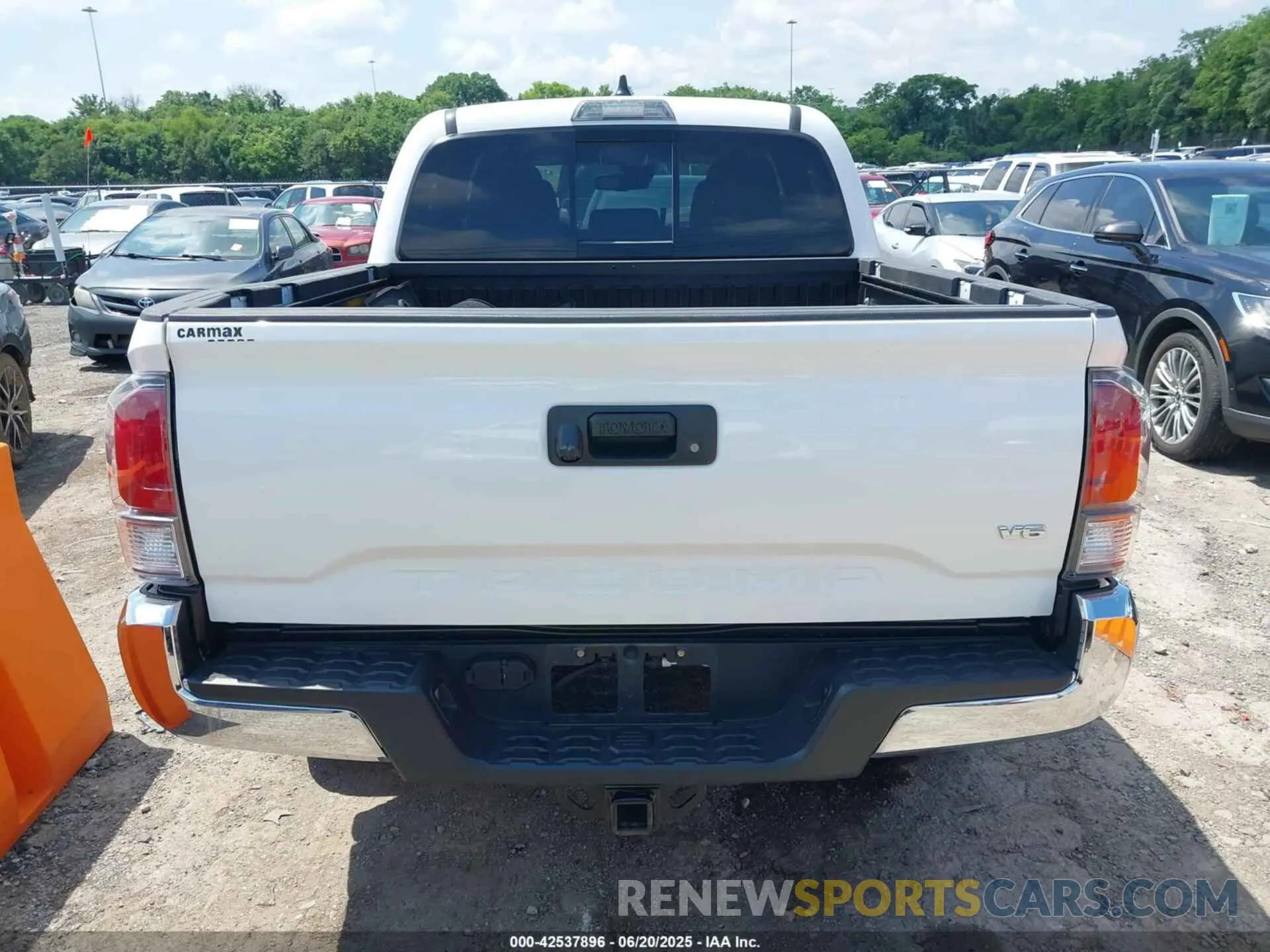 16 fotografías del automóvil dañado 3TMCZ5AN1PM655009 TOYOTA TACOMA 2023