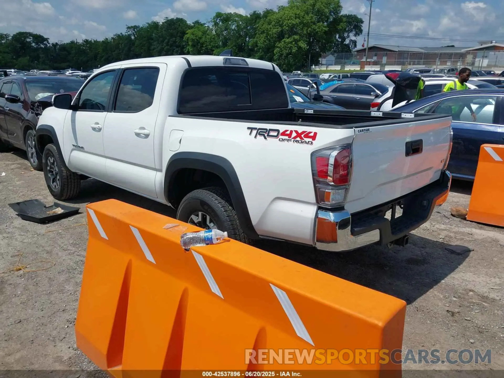 3 fotografías del automóvil dañado 3TMCZ5AN1PM655009 TOYOTA TACOMA 2023