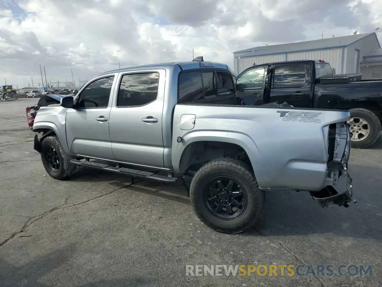 2 fotografías del automóvil dañado 3TMCZ5AN2PM543254 TOYOTA TACOMA 2023