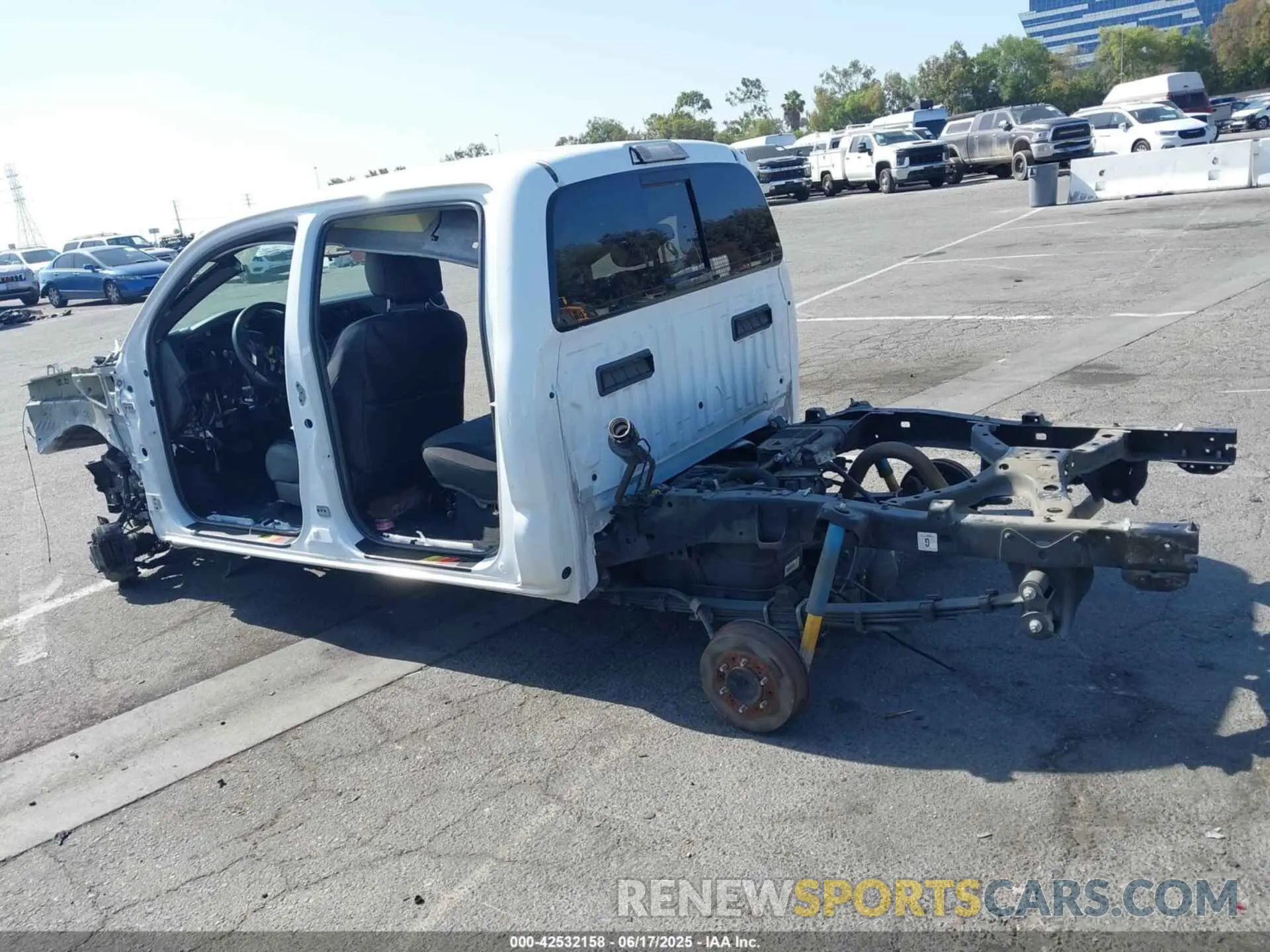 13 fotografías del automóvil dañado 3TMCZ5AN2PM546803 TOYOTA TACOMA 2023