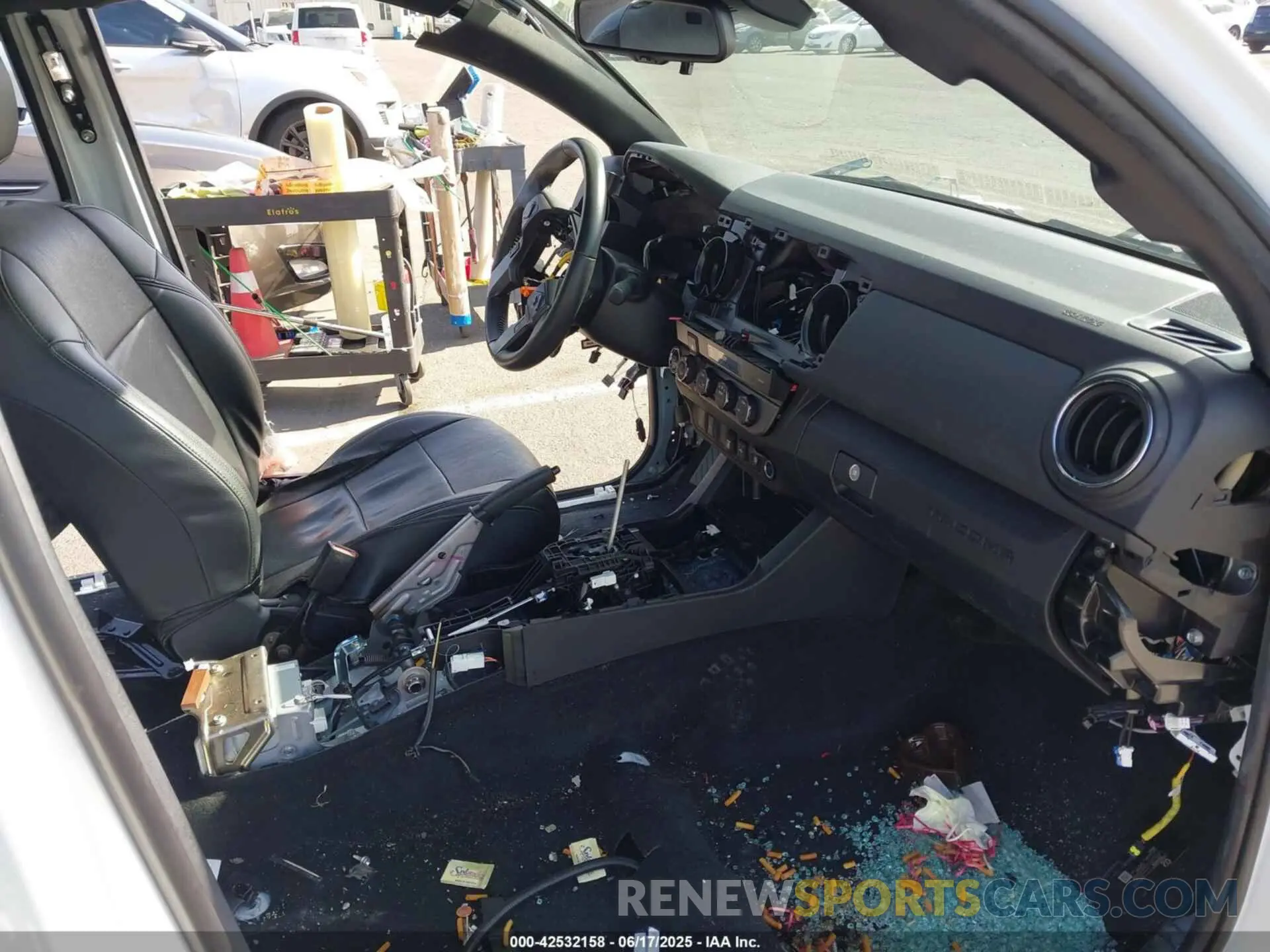 5 fotografías del automóvil dañado 3TMCZ5AN2PM546803 TOYOTA TACOMA 2023