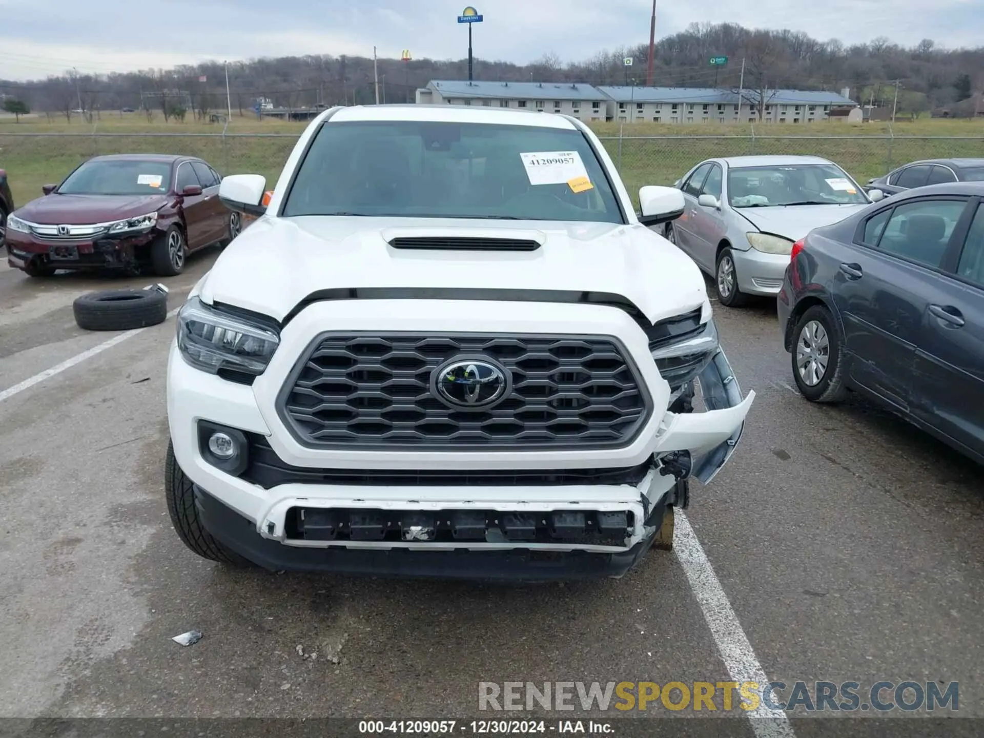 13 fotografías del automóvil dañado 3TMCZ5AN2PM552746 TOYOTA TACOMA 2023