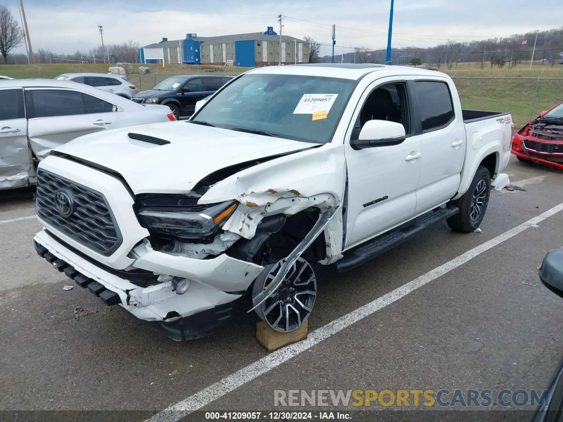 2 fotografías del automóvil dañado 3TMCZ5AN2PM552746 TOYOTA TACOMA 2023