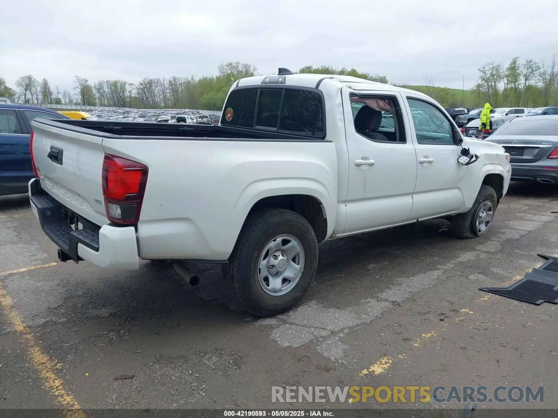 4 fotografías del automóvil dañado 3TMCZ5AN2PM630667 TOYOTA TACOMA 2023