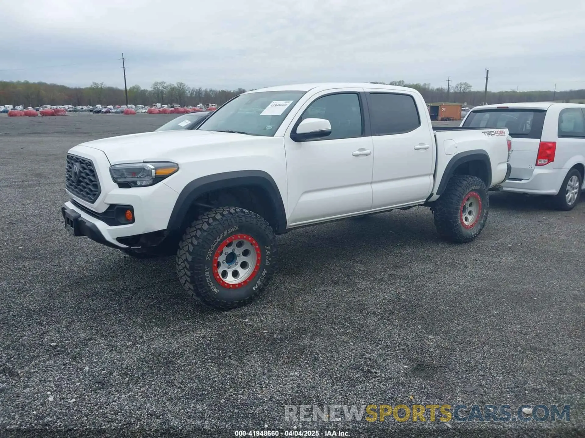 2 fotografías del automóvil dañado 3TMCZ5AN2PM641846 TOYOTA TACOMA 2023