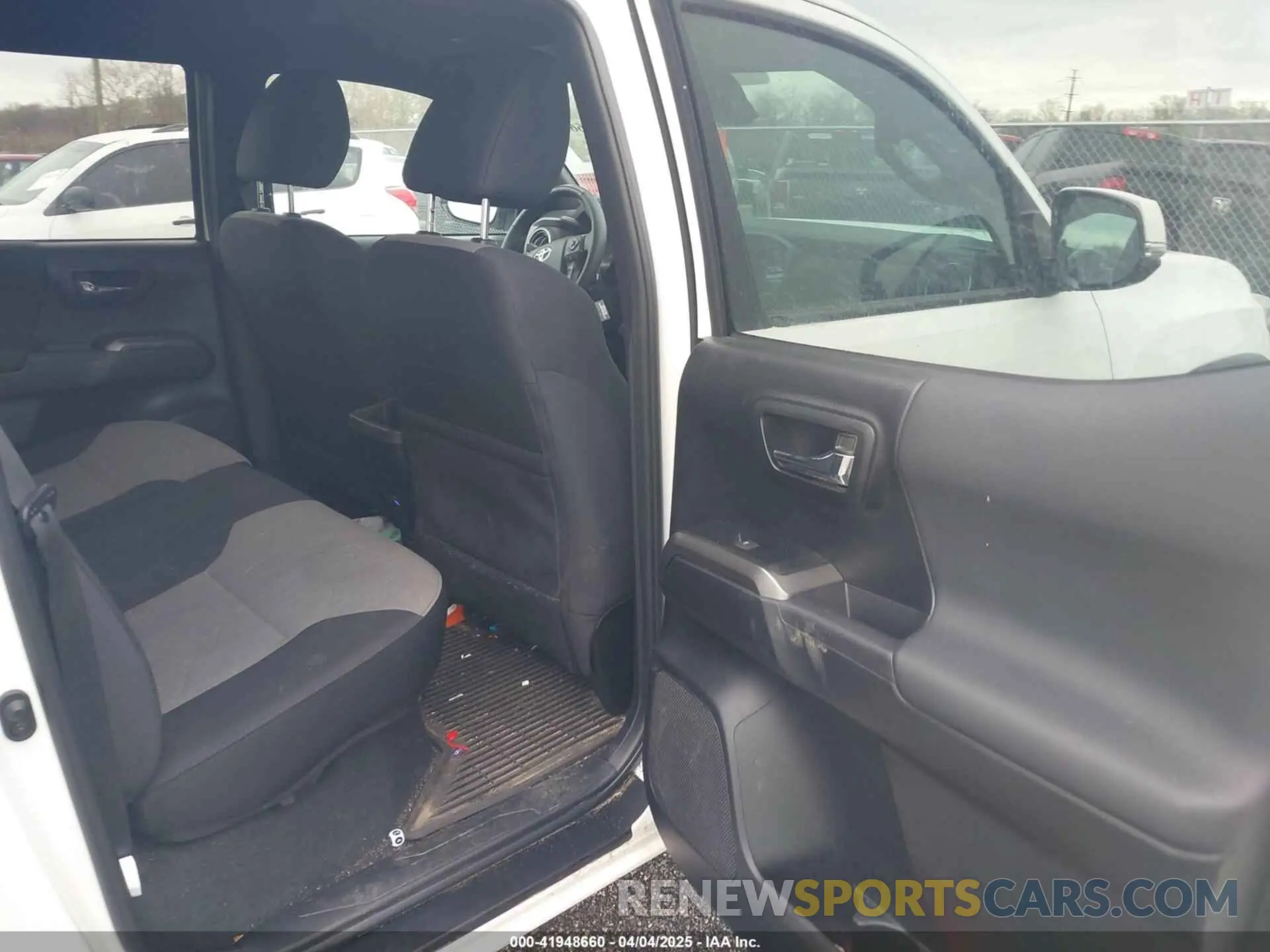 8 fotografías del automóvil dañado 3TMCZ5AN2PM641846 TOYOTA TACOMA 2023