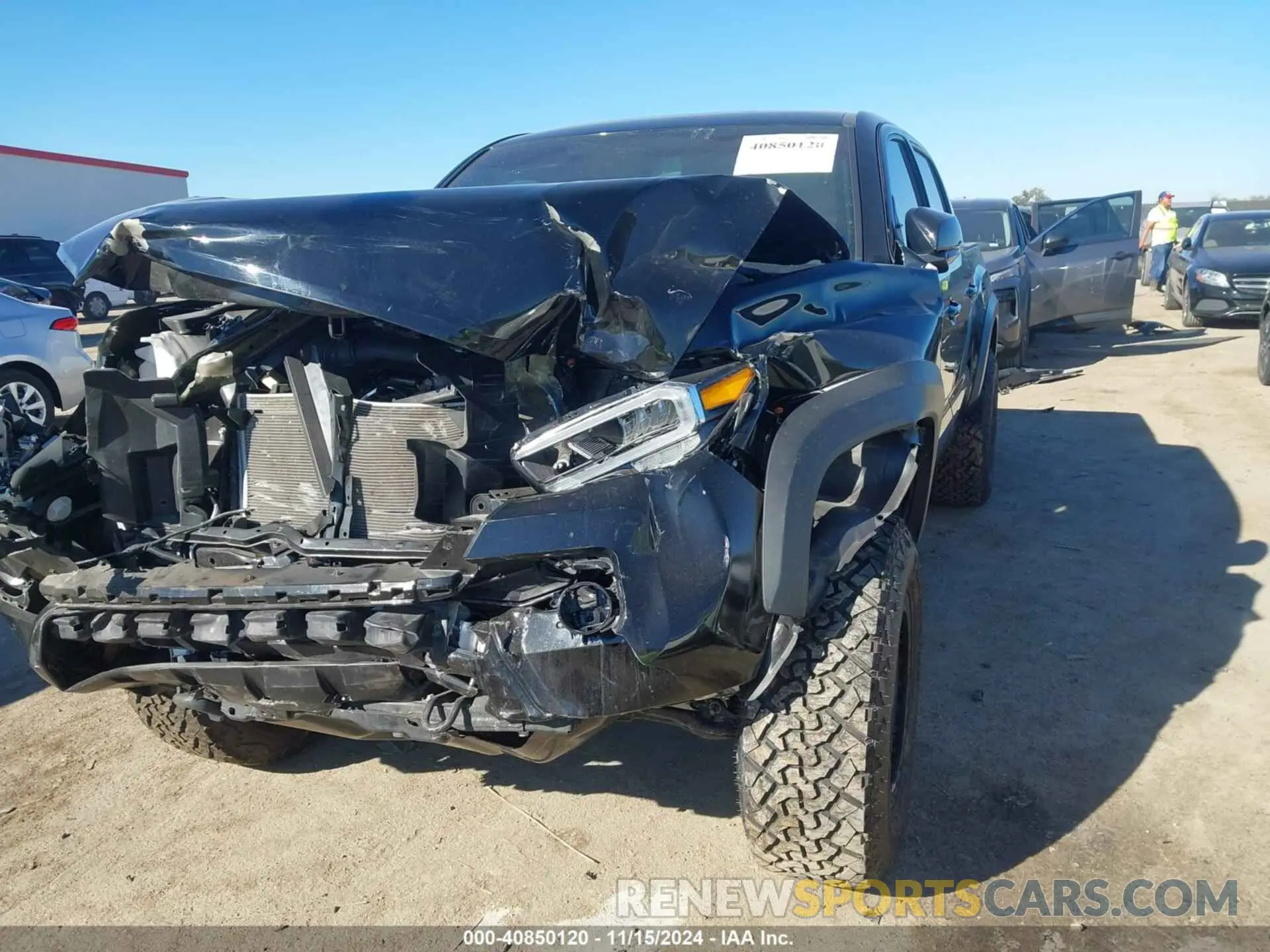 2 fotografías del automóvil dañado 3TMCZ5AN3PM564193 TOYOTA TACOMA 2023