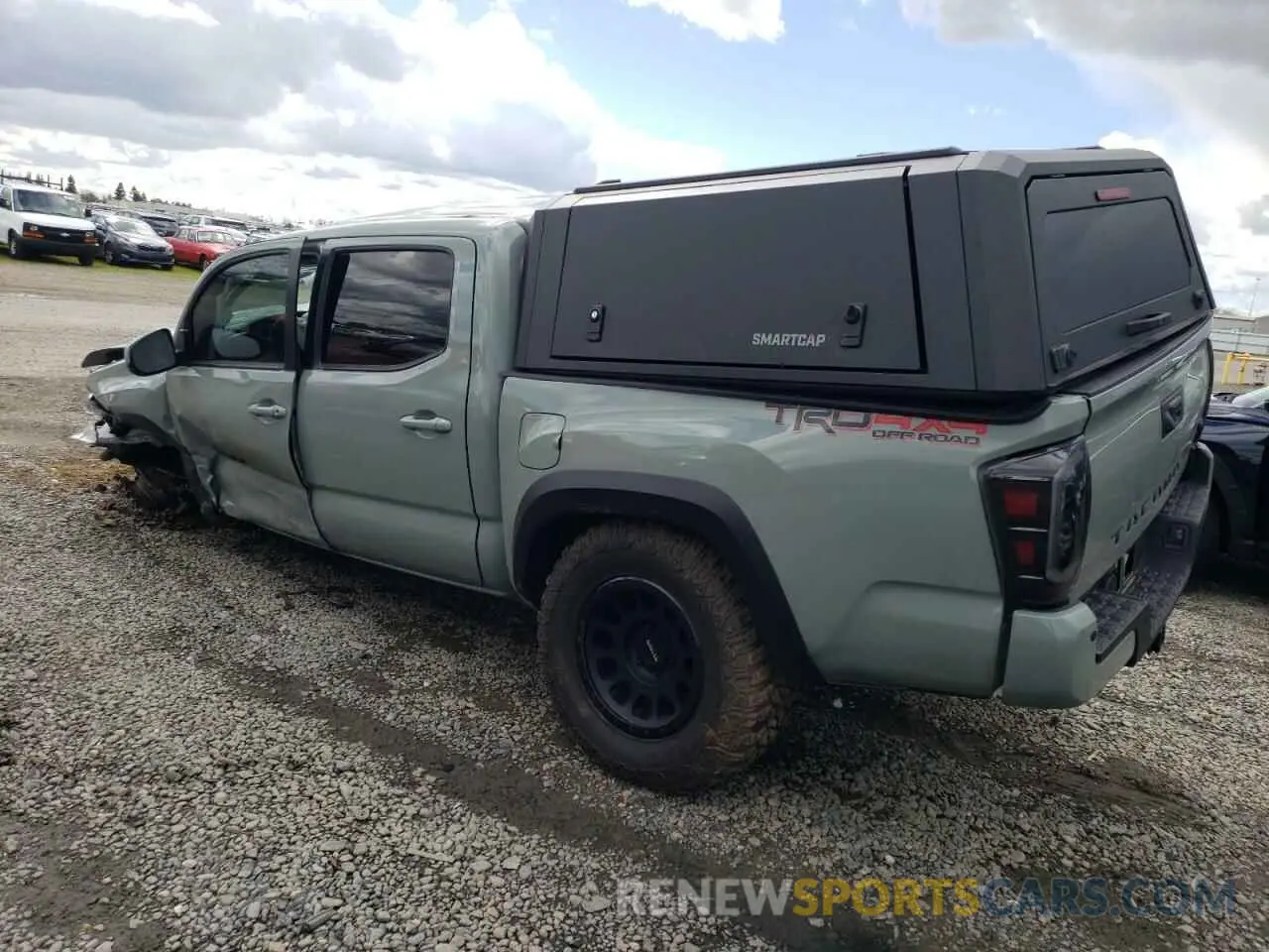 2 fotografías del automóvil dañado 3TMCZ5AN4PM583643 TOYOTA TACOMA 2023