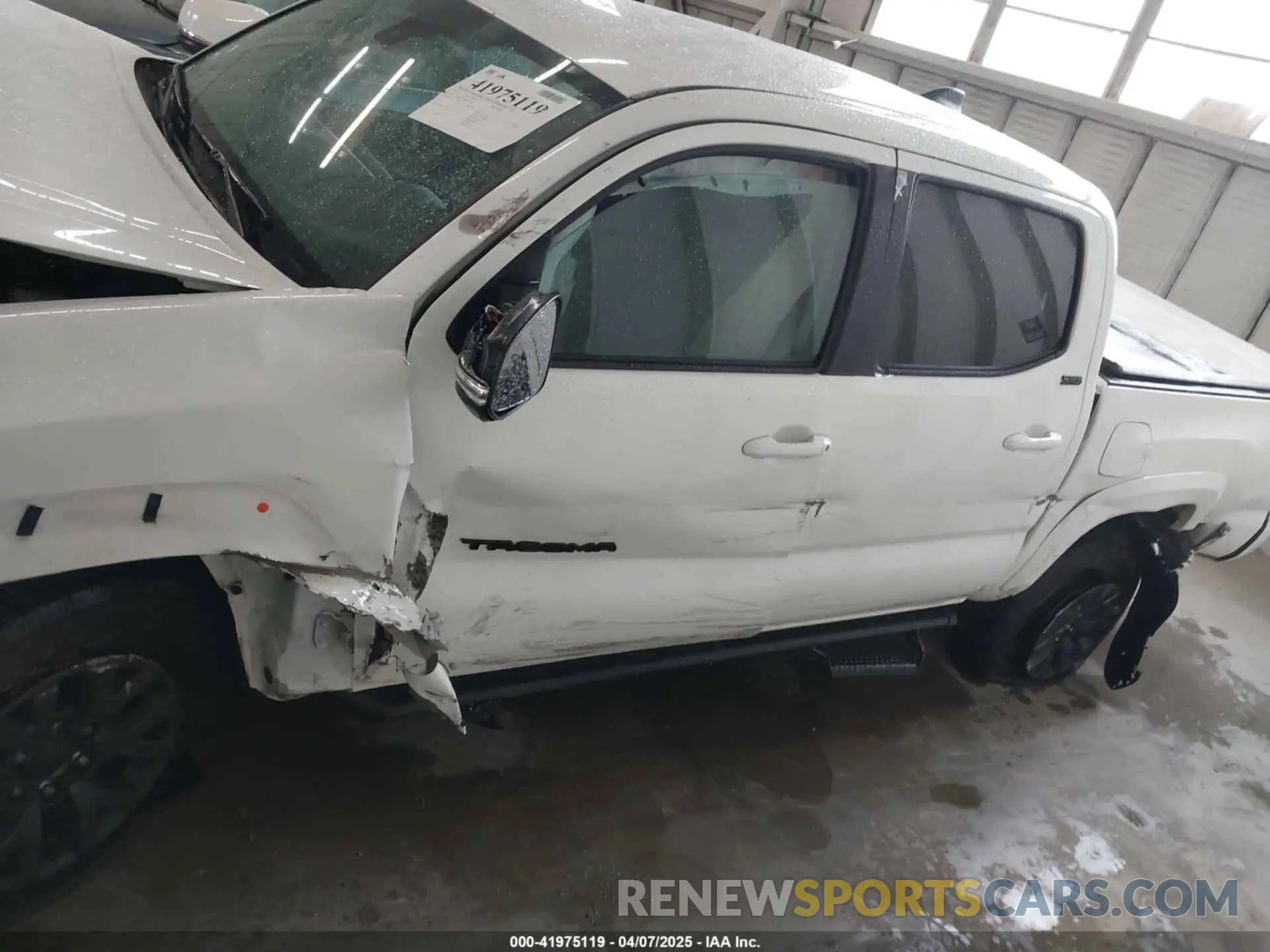 14 fotografías del automóvil dañado 3TMCZ5AN4PM643095 TOYOTA TACOMA 2023