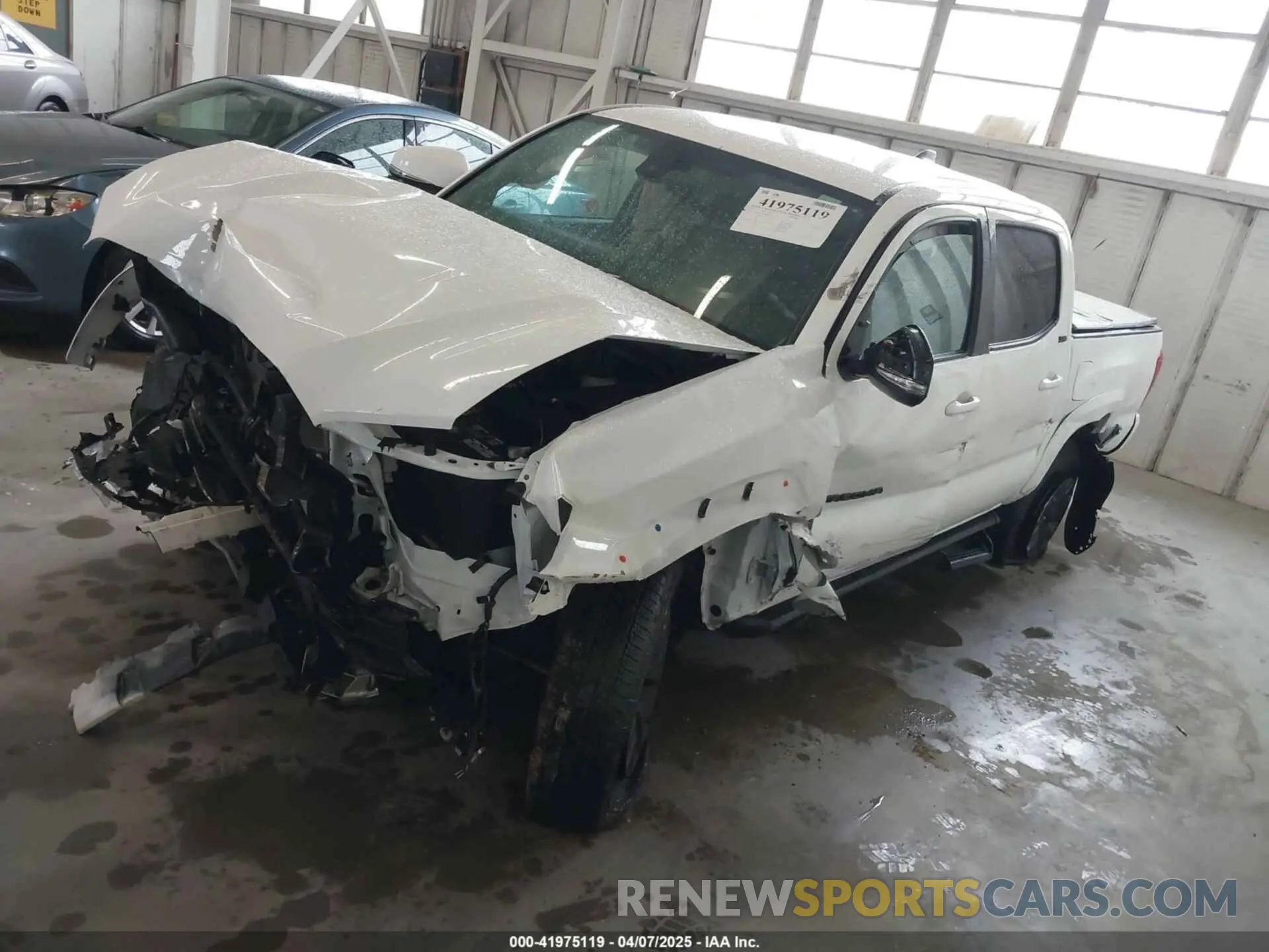 2 fotografías del automóvil dañado 3TMCZ5AN4PM643095 TOYOTA TACOMA 2023