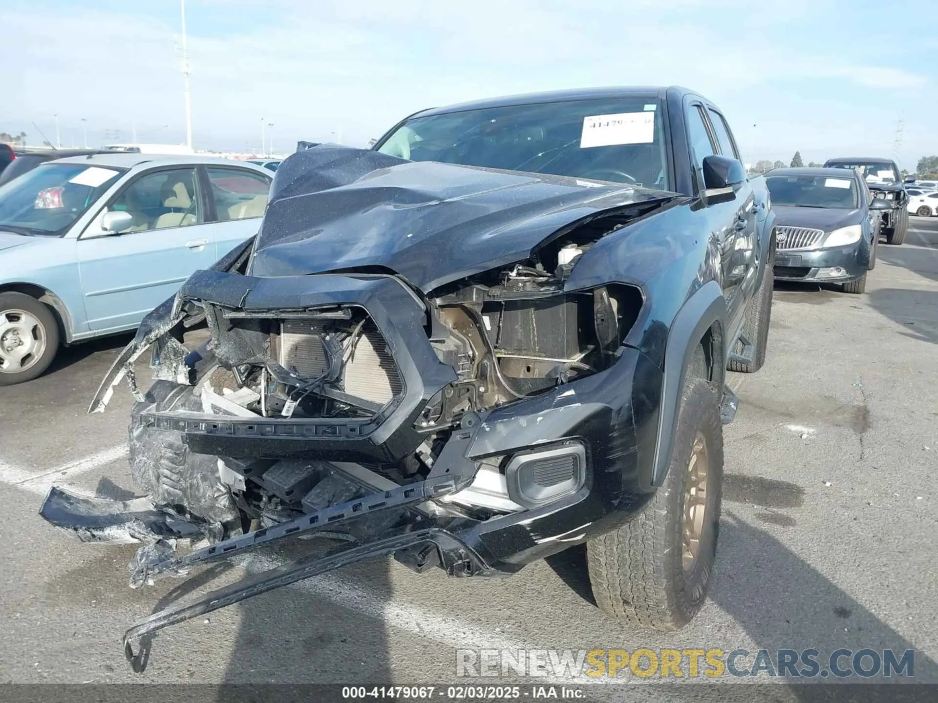2 fotografías del automóvil dañado 3TMCZ5AN5PM533379 TOYOTA TACOMA 2023