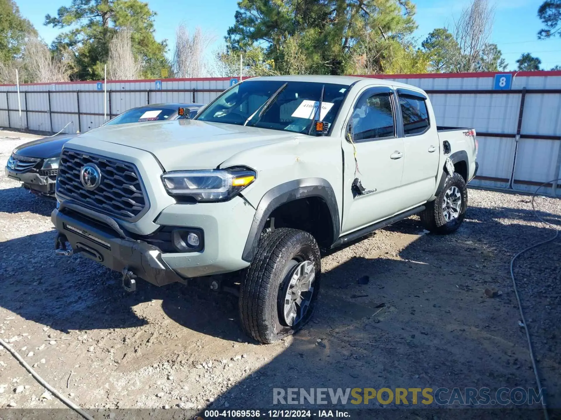 2 fotografías del automóvil dañado 3TMCZ5AN5PM613443 TOYOTA TACOMA 2023
