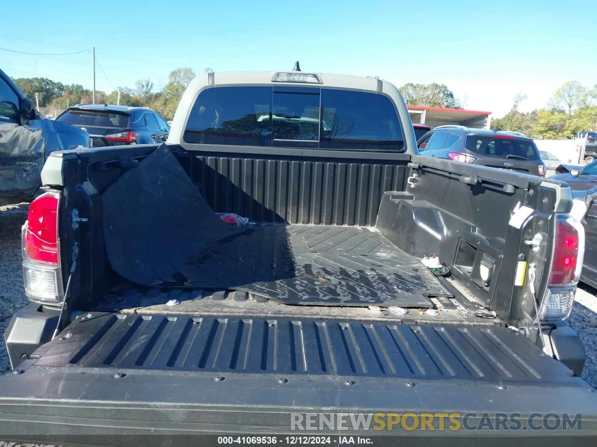 8 fotografías del automóvil dañado 3TMCZ5AN5PM613443 TOYOTA TACOMA 2023