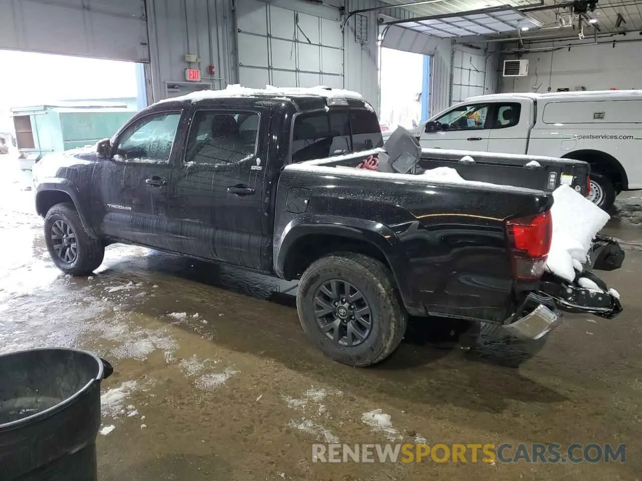 2 fotografías del automóvil dañado 3TMCZ5AN5PM654185 TOYOTA TACOMA 2023