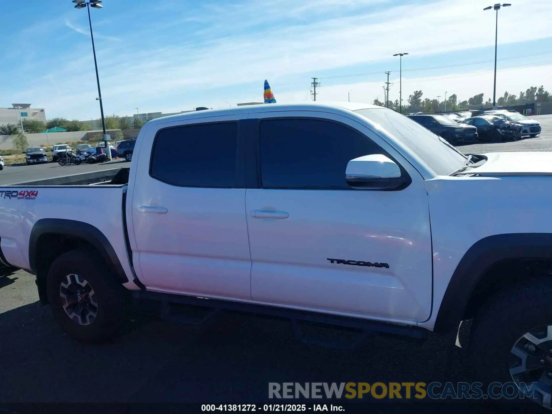 14 fotografías del automóvil dañado 3TMCZ5AN6PM575639 TOYOTA TACOMA 2023