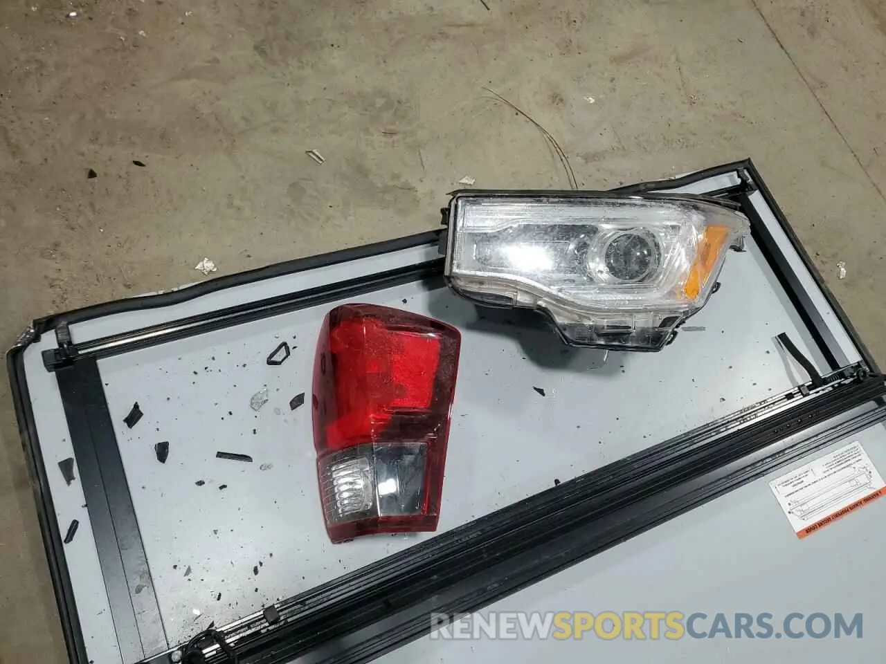 12 fotografías del automóvil dañado 3TMCZ5AN6PM596622 TOYOTA TACOMA 2023