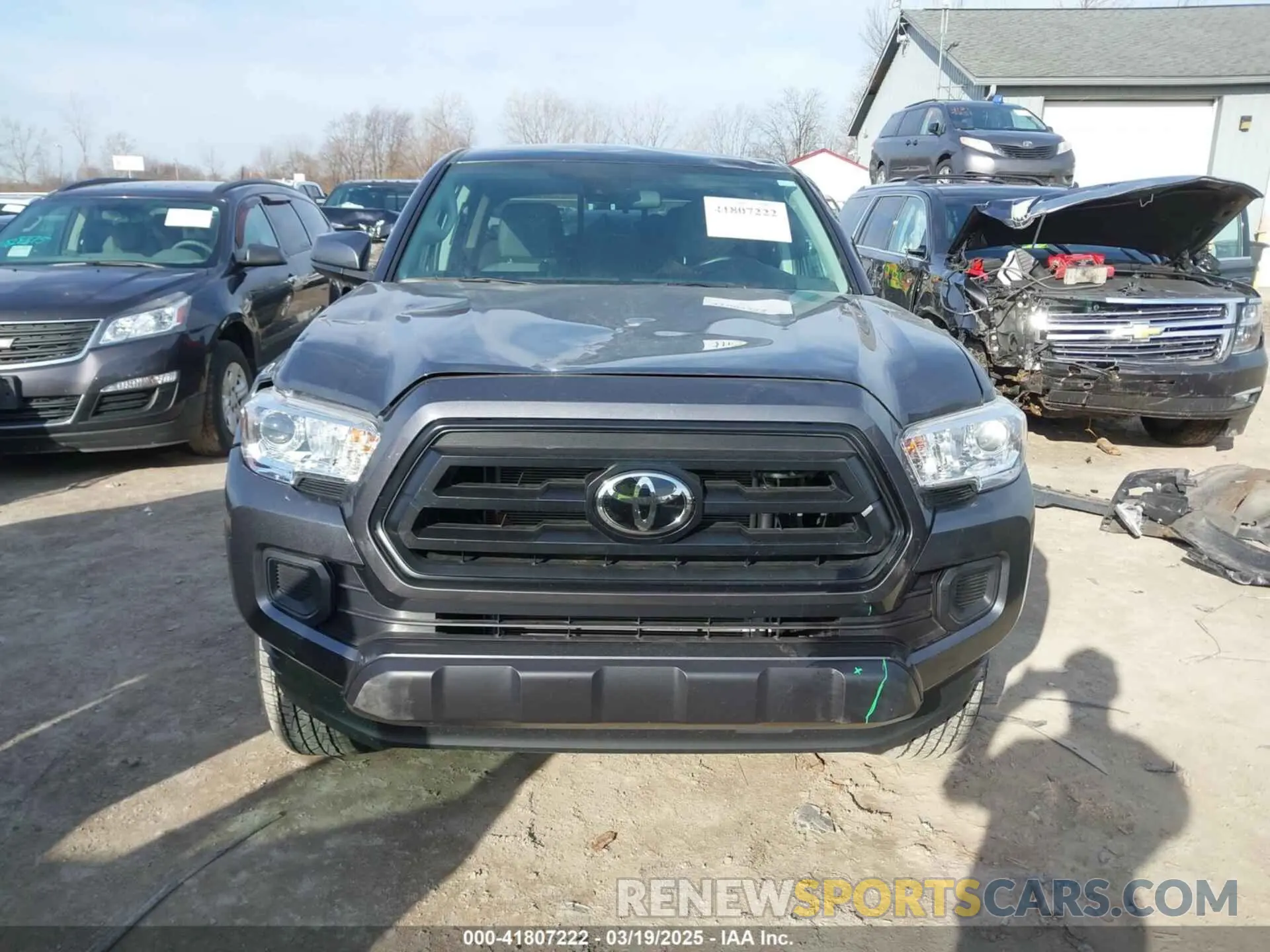 12 fotografías del automóvil dañado 3TMCZ5AN6PM606064 TOYOTA TACOMA 2023