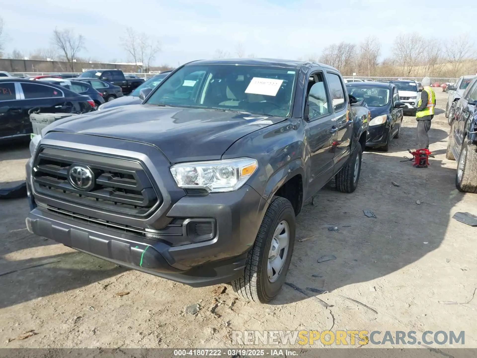 2 fotografías del automóvil dañado 3TMCZ5AN6PM606064 TOYOTA TACOMA 2023