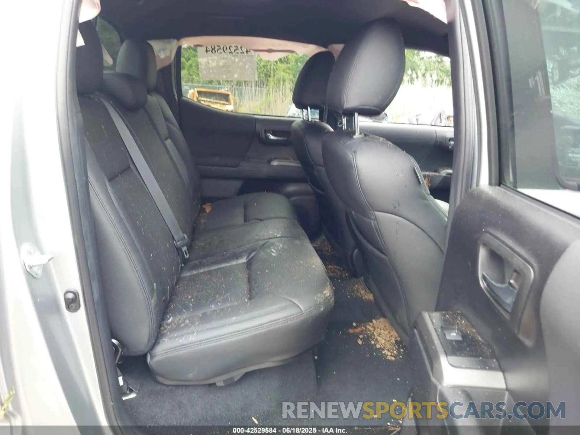 8 fotografías del automóvil dañado 3TMCZ5AN7PM571938 TOYOTA TACOMA 2023