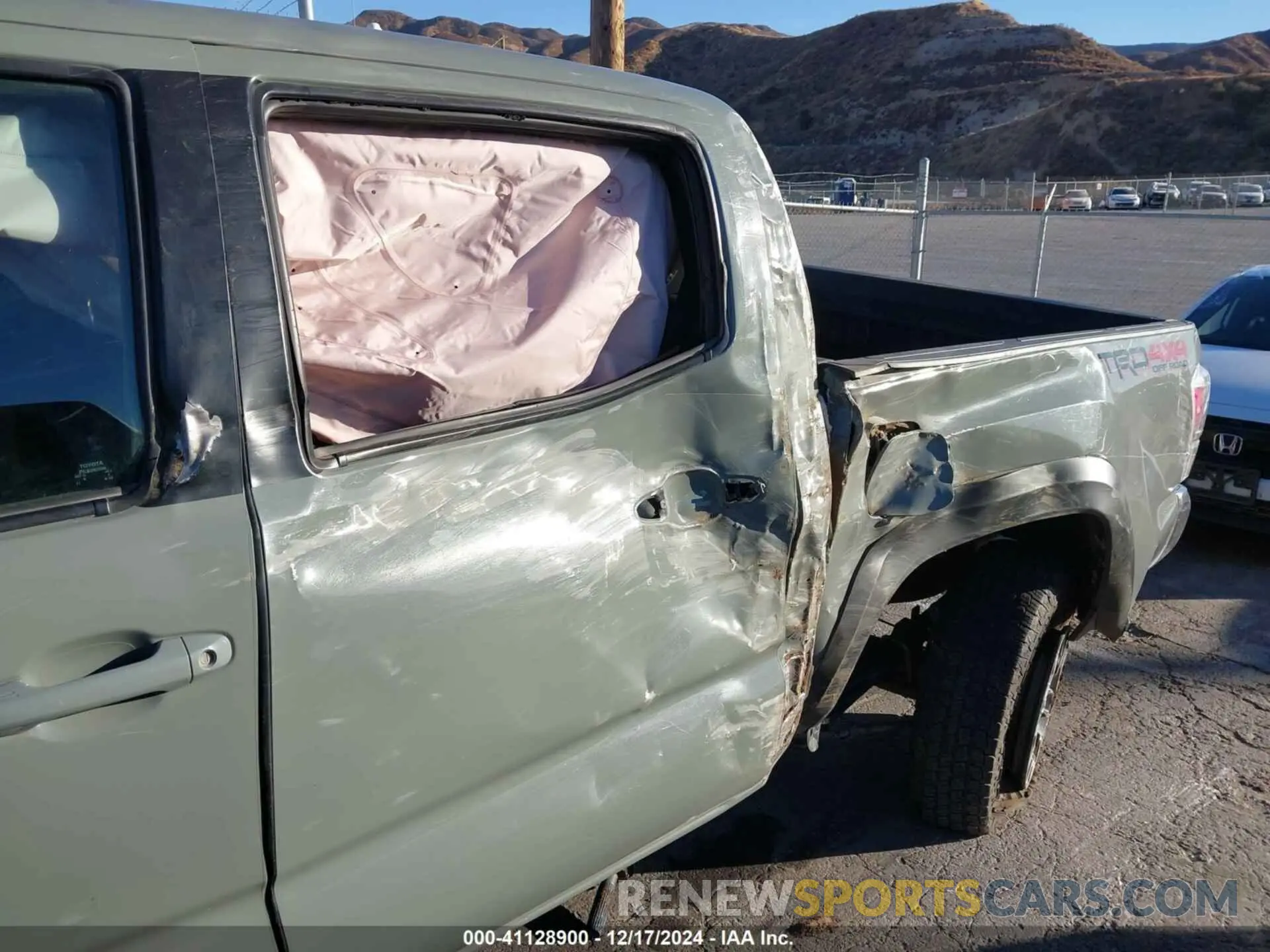 12 fotografías del automóvil dañado 3TMCZ5AN7PM606302 TOYOTA TACOMA 2023