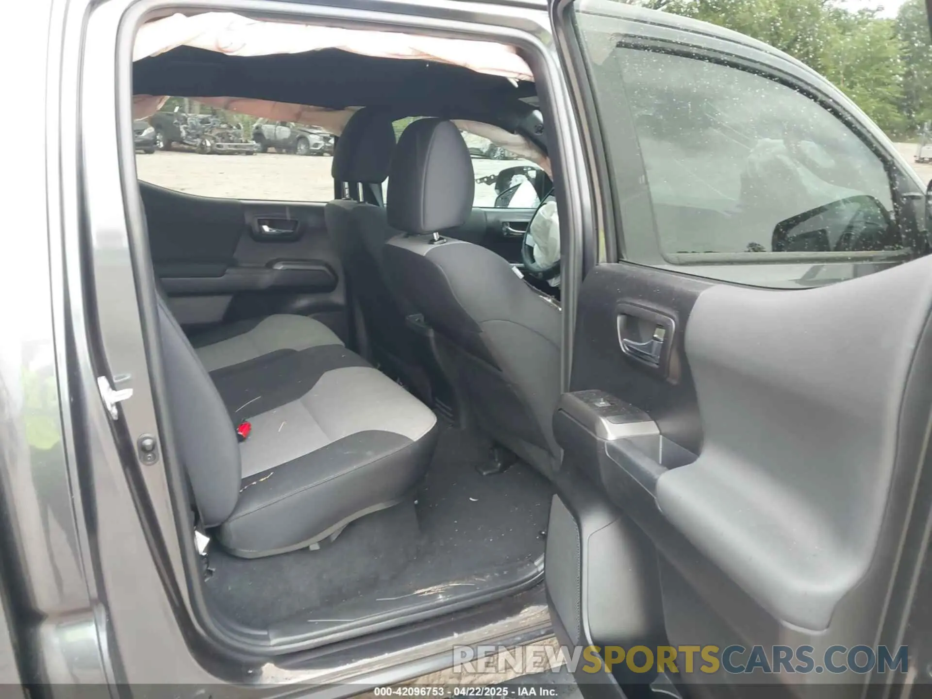 8 fotografías del automóvil dañado 3TMCZ5AN7PM614741 TOYOTA TACOMA 2023