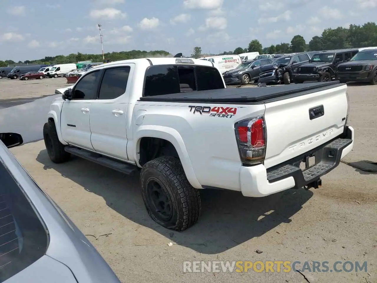 2 fotografías del automóvil dañado 3TMCZ5AN7PM643818 TOYOTA TACOMA 2023